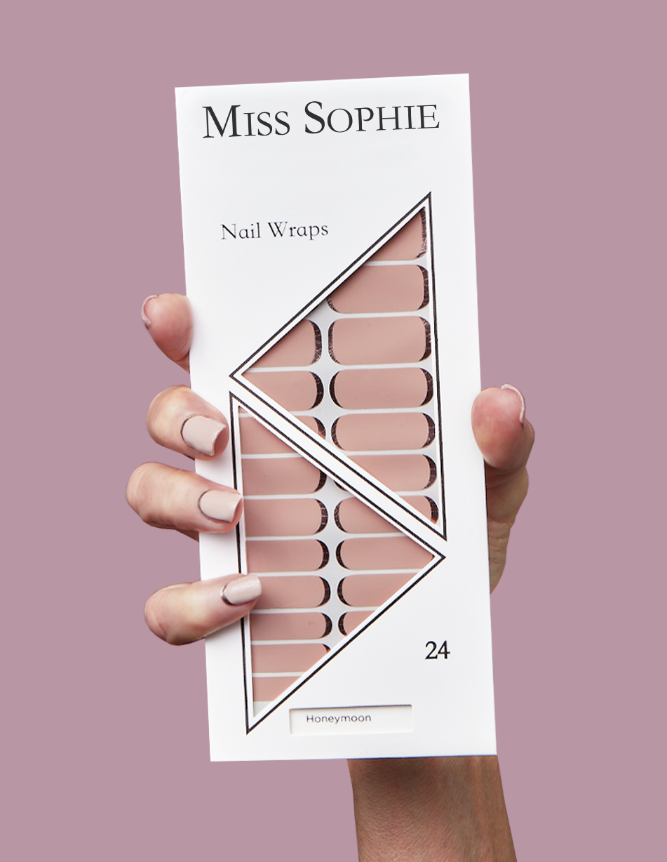 miss-sophie-honeymoon-nail-wraps-in-pudrigem-ros-mit-metallic image 4