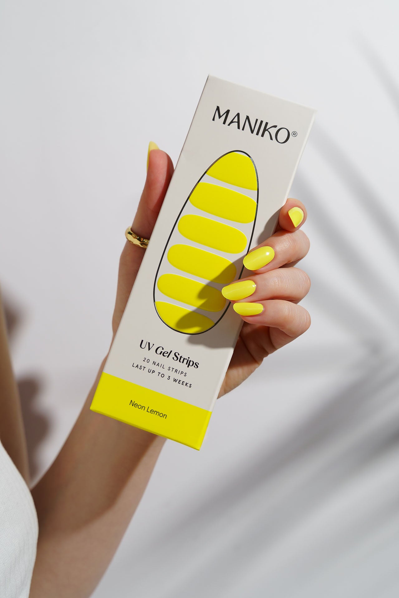 maniko-neon-lemon-uv-gel-strips image 4