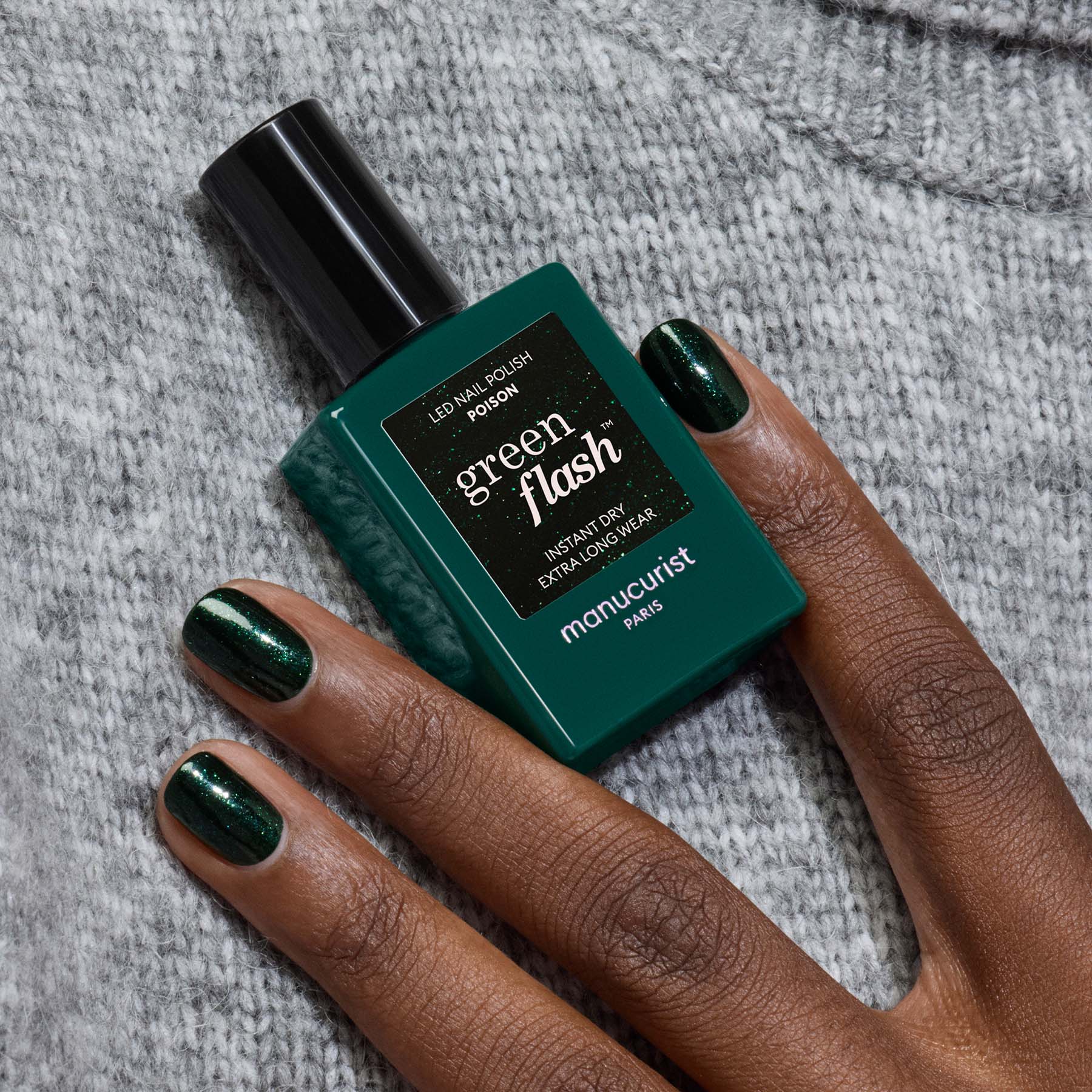 manucurist-poison-green-flash-gel-nagellack-tannengr-n-glitter image 4