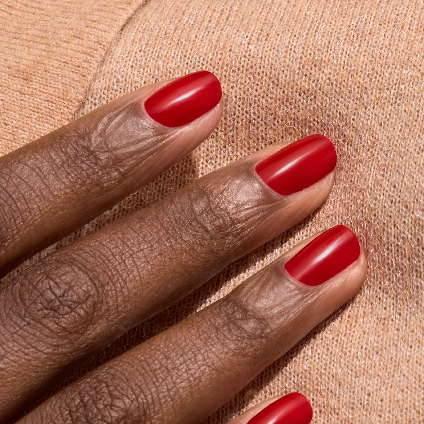 manucurist-green-flash-nagellack-red-cherry-kirschrot-gel-lack image 2