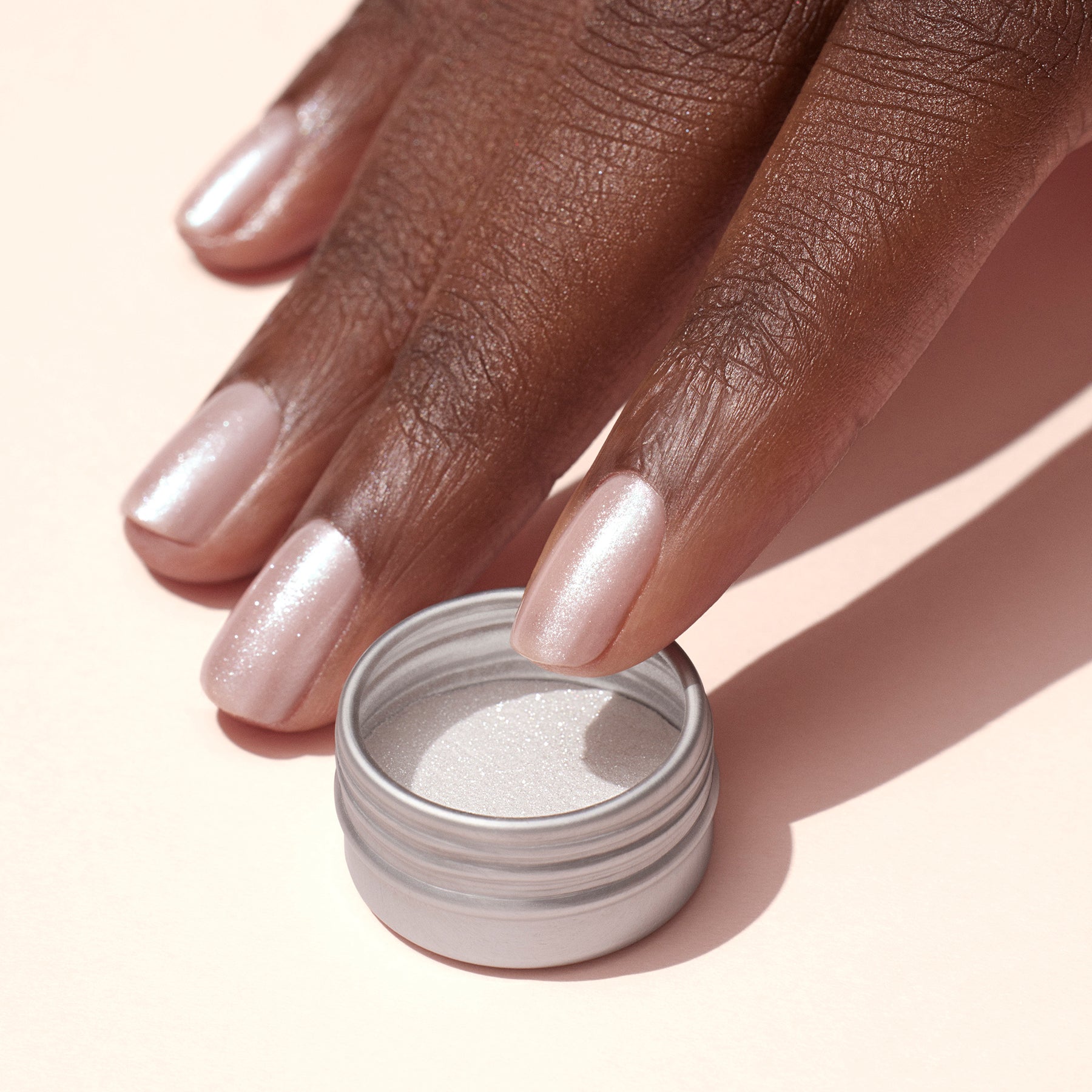manucurist-white-glazed-puder-effekt-nagel-puder image 2