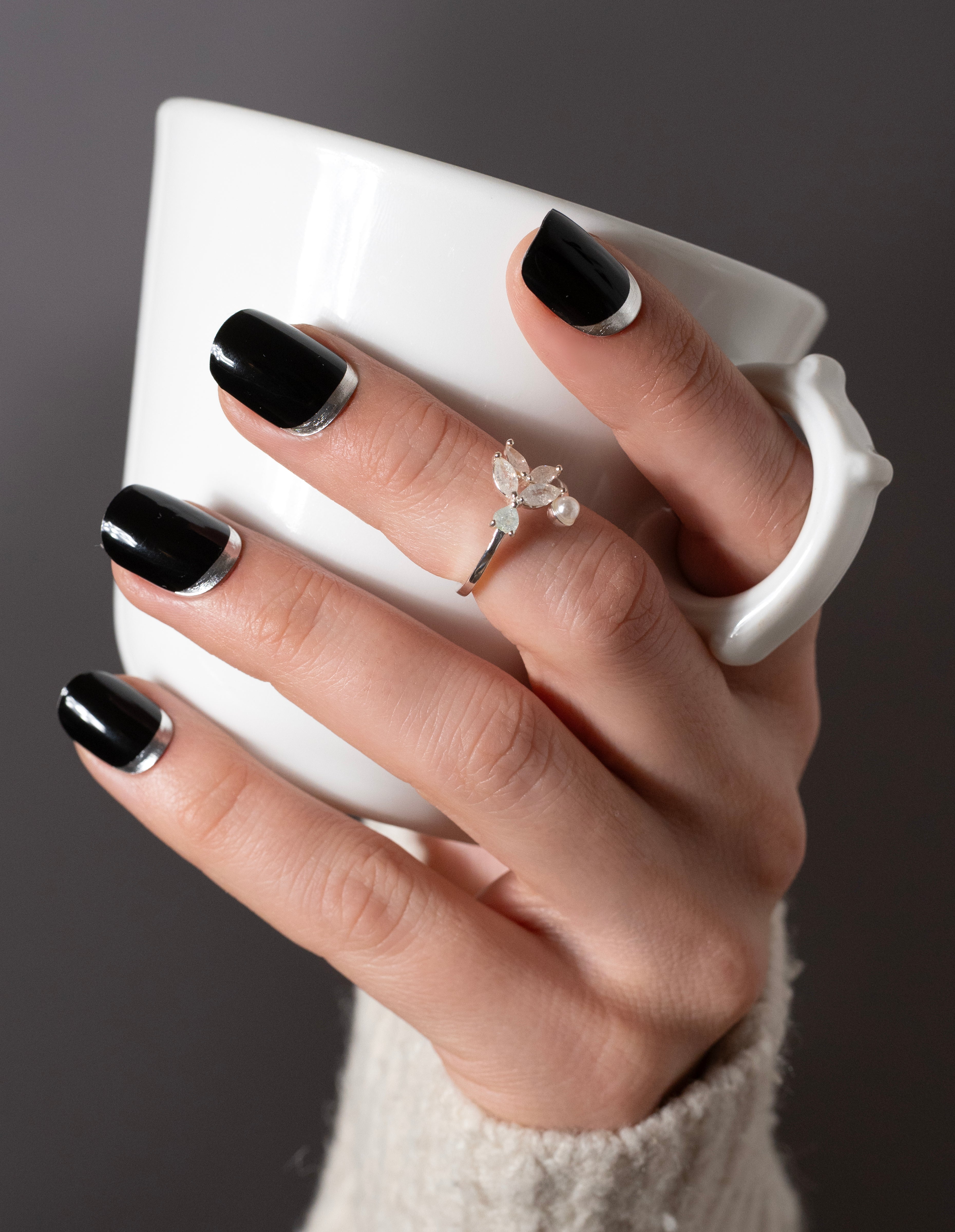 miss-sophie-black-winter-uv-uv-gel-nagelfolien-schwarz-silber image 2
