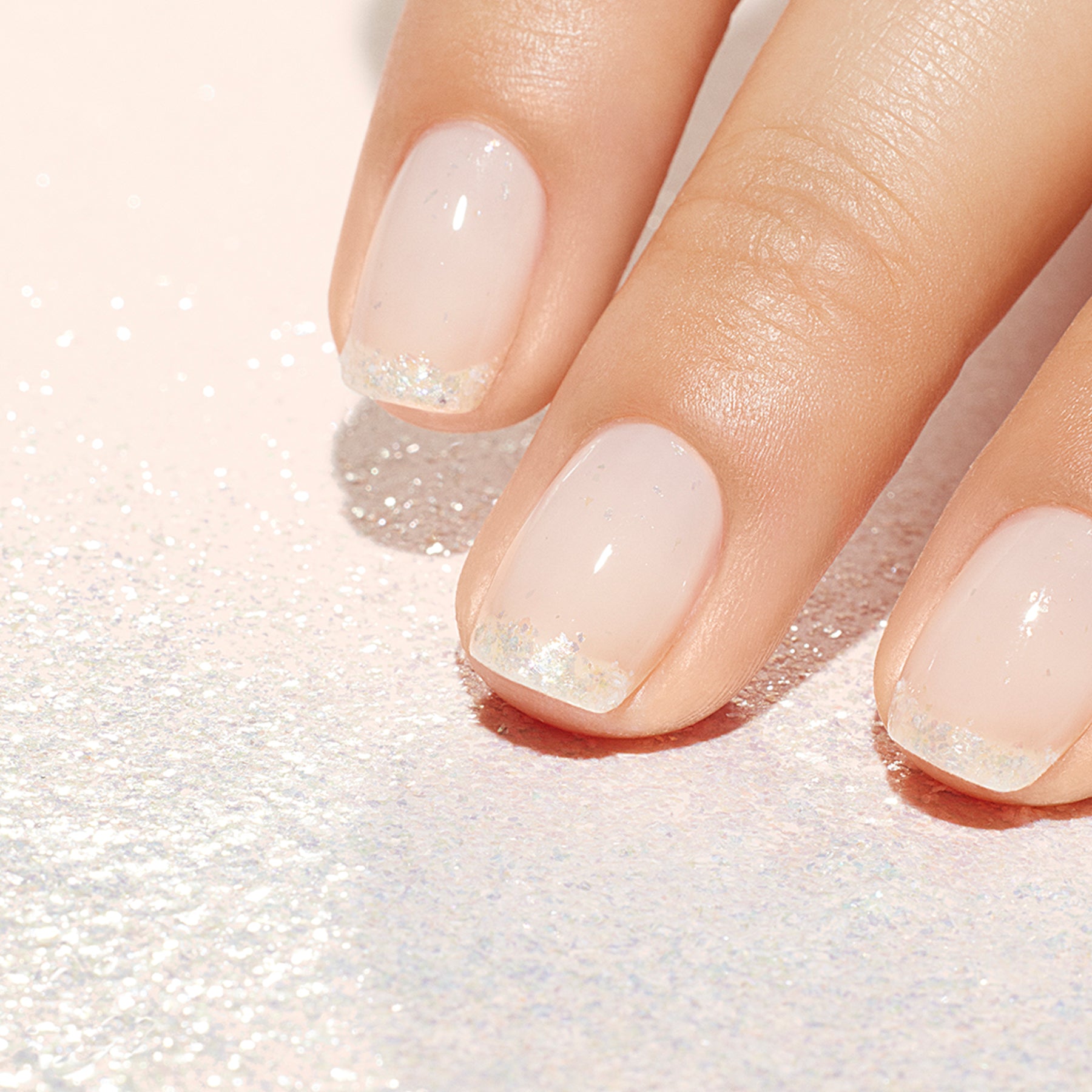 manucurist-perlmutt-flakes-nagel-puder-schneeflocken-finish image 2