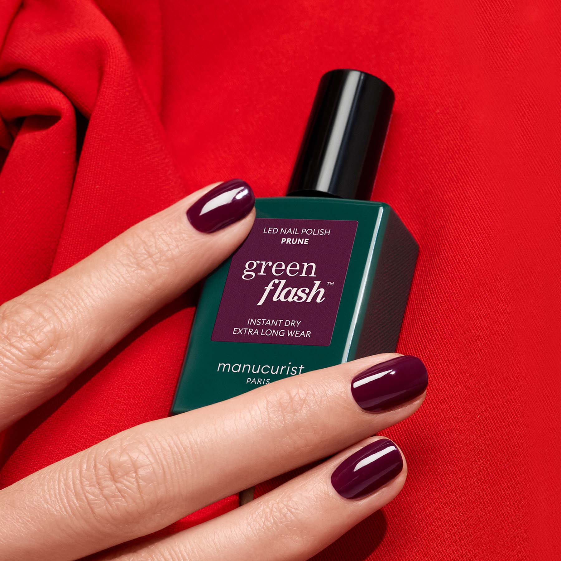 manucurist-green-flash-prune-semi-permanenter-nagellack-bordeaux-weinrot image 4