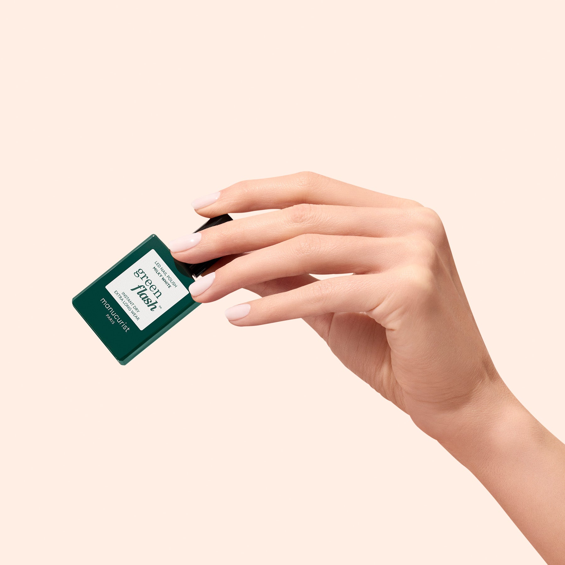 manucurist-milky-white-green-flash-led-nagellack-milchig-wei image 3