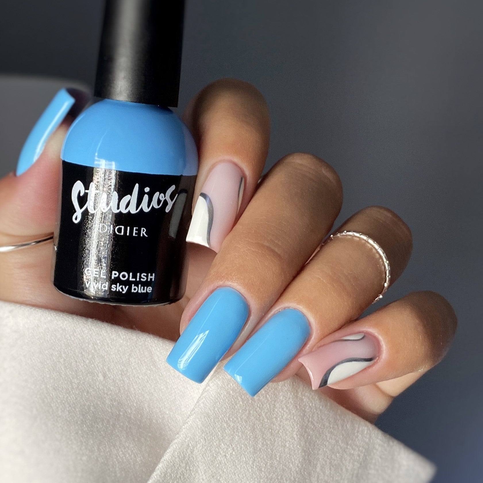 didier-lab-studios-didier-uv-nagellack-vivid-sky-blue-8-ml image 4