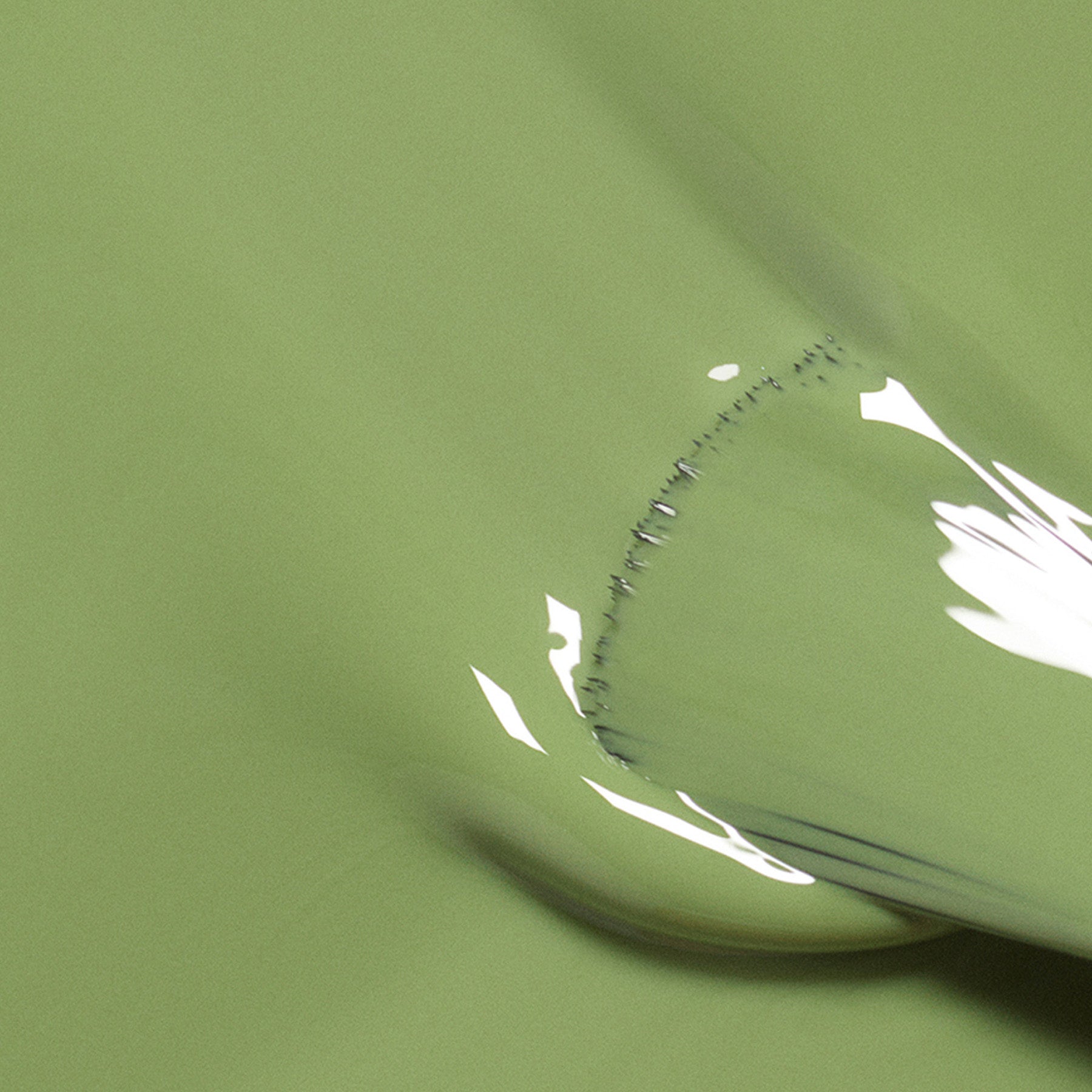 manucurist-green-tuileries-nagellack-olivgr-n-hellgr-n-mit-grau image 4