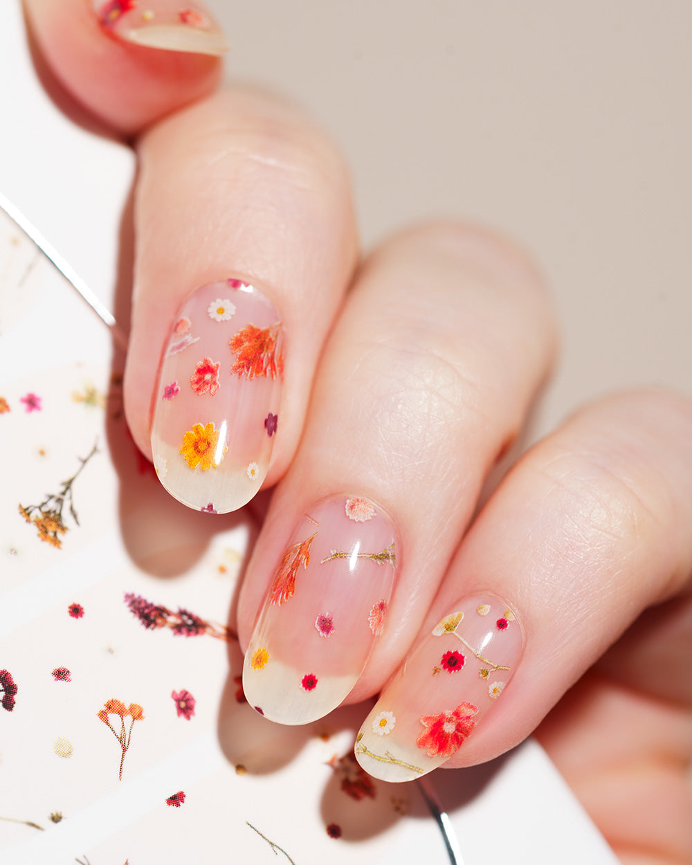 maniko-wildflowers-uv-uv-gel-strips-manik-re-semi-transparent image 5
