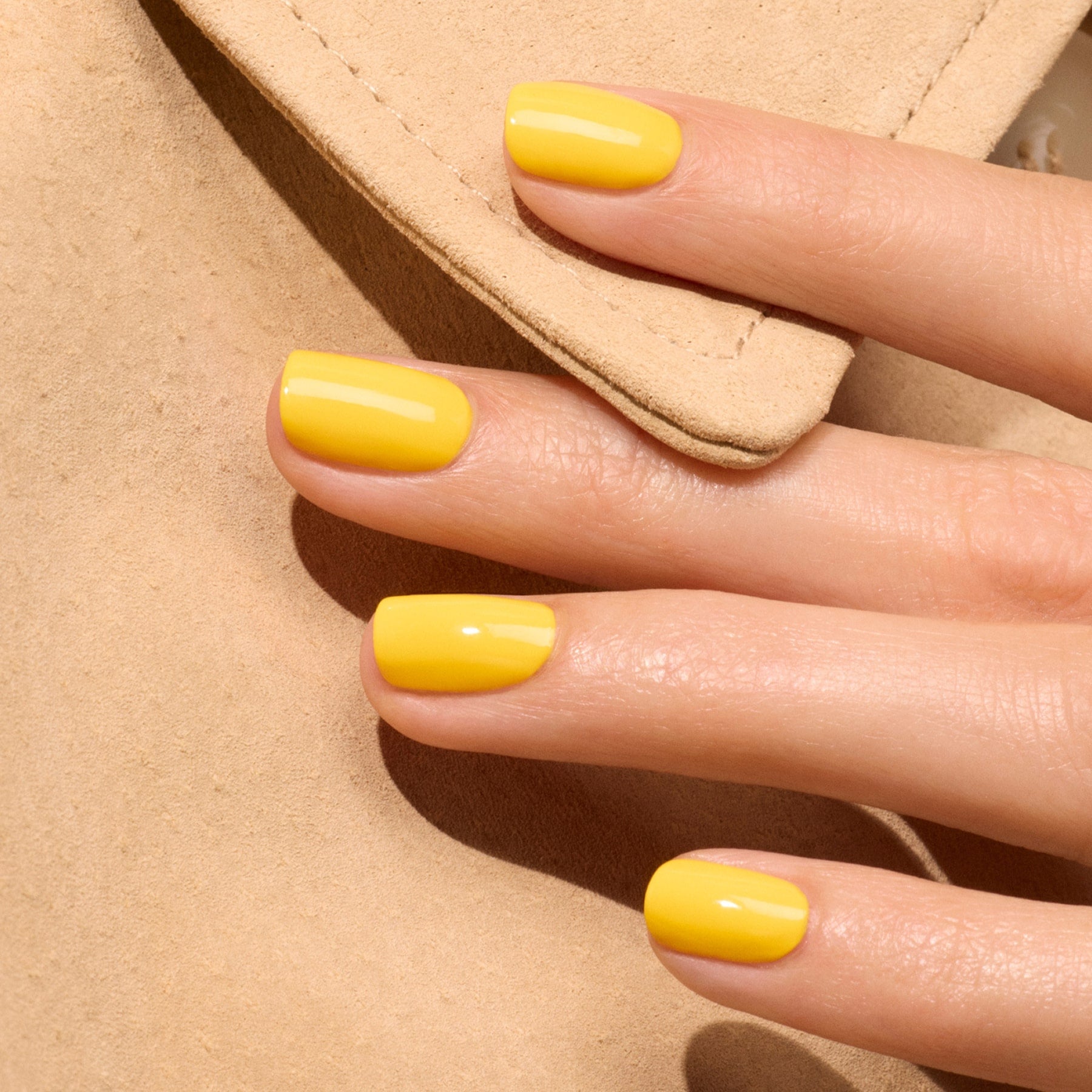 manucurist-green-flash-gold-button-led-gel-nagellack-butterblumen-gelb image 2