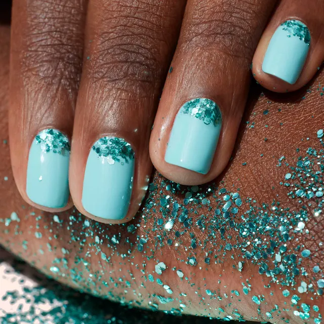 manucurist-underwater-glitter-set-green-green-flash-riviera-mit-pailletten image 1