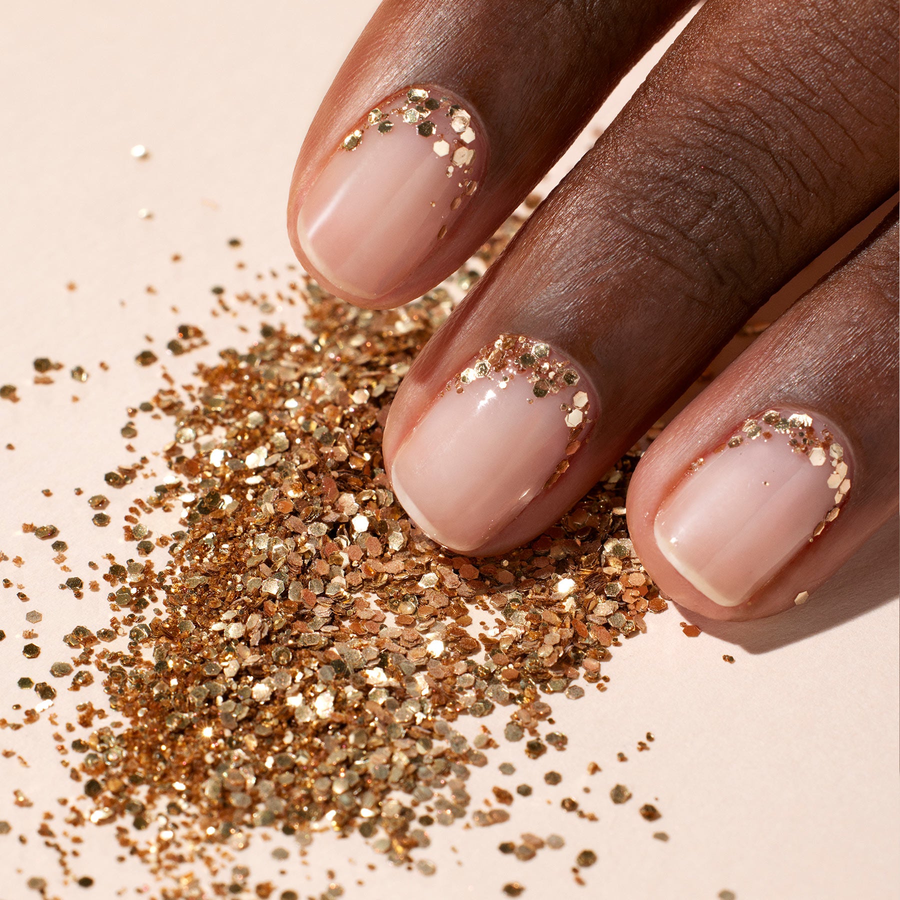 manucurist-biologisch-abbaubare-pailletten-rose-gold-nagelglitzer image 3