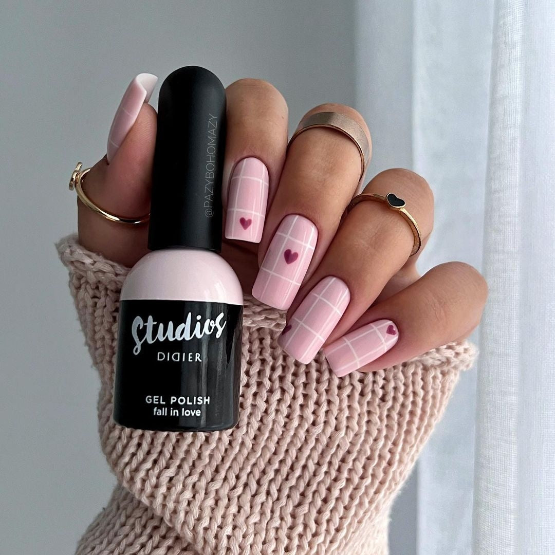 didier-lab-studios-didier-uv-nagellack-fall-in-love-8-ml-hellrosa image 7
