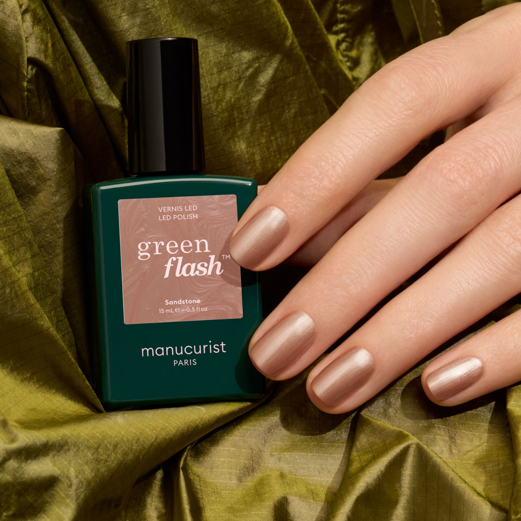 manucurist-green-flash-sandstone-halbpermanenter-nagellack-helles-perlmutt-braun image 5