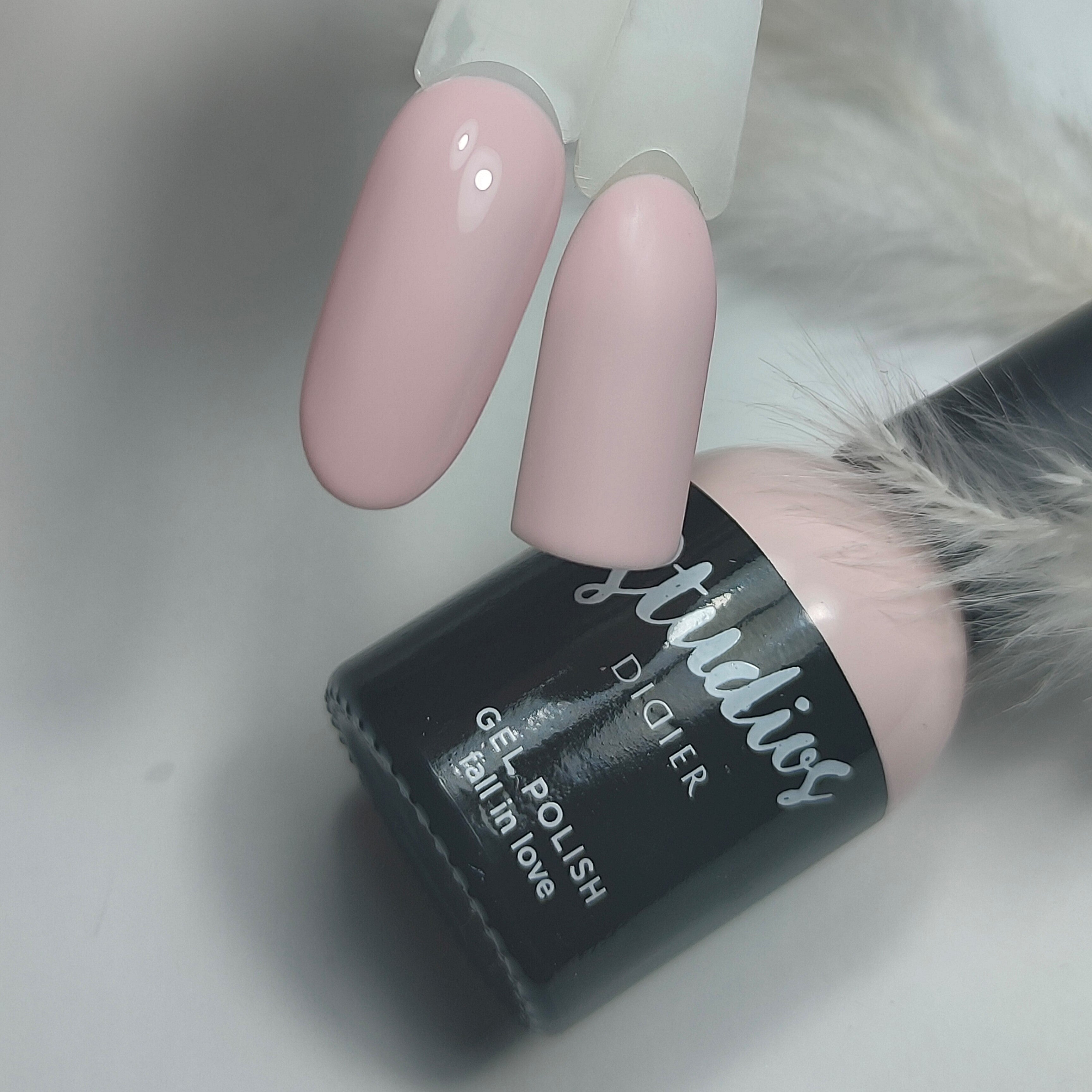 didier-lab-studios-didier-uv-nagellack-fall-in-love-8-ml-hellrosa image 3