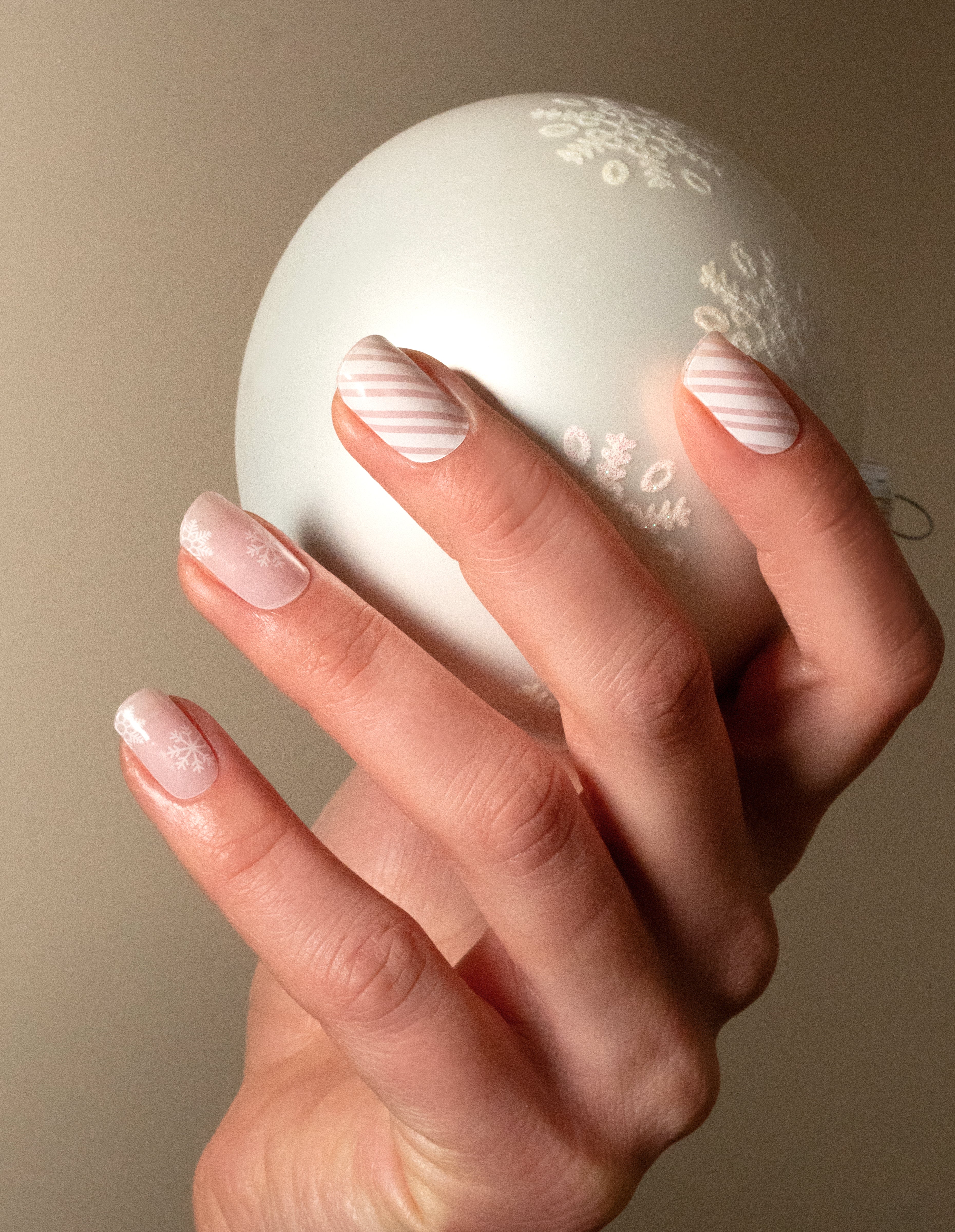miss-sophie-frosted-pink-uv-gel-nagelfolien-zartrosa-eiskristall image 2