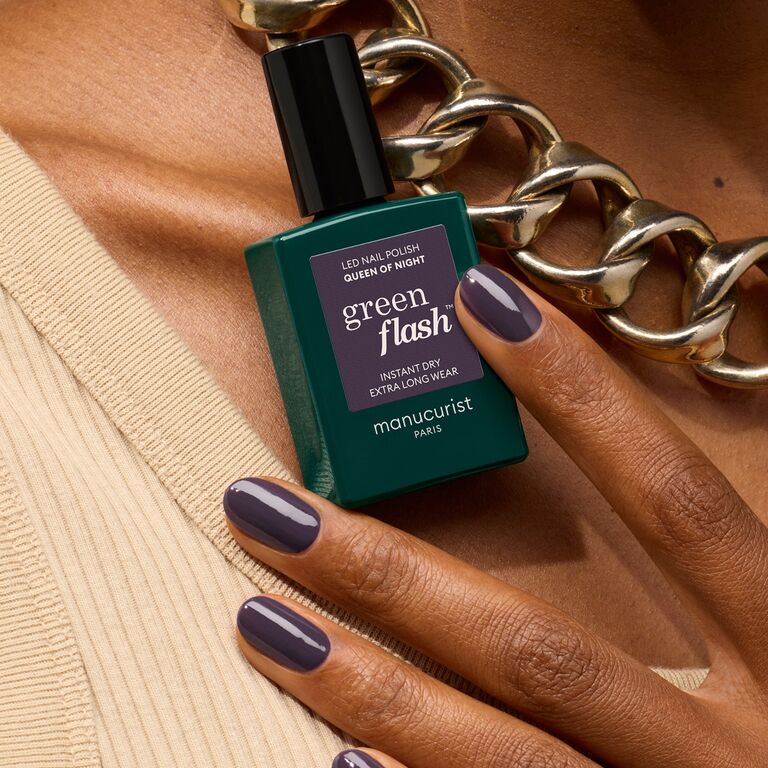 manucurist-green-flash-semi-permanent-queen-of-night-halbmatte-violett image 4
