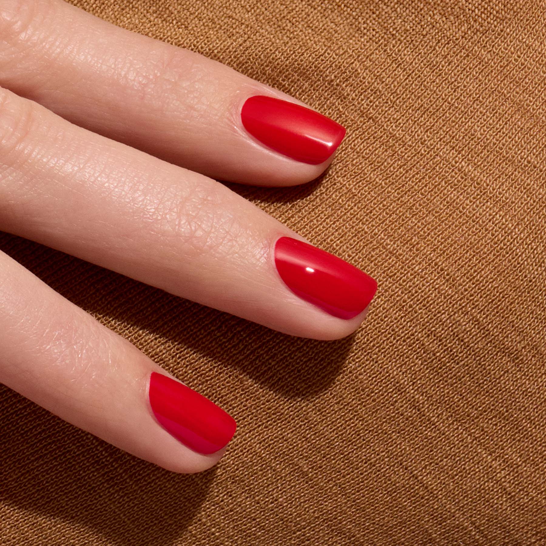 manucurist-green-flash-poppy-red-semi-permanenter-nagellack-orangerot image 2
