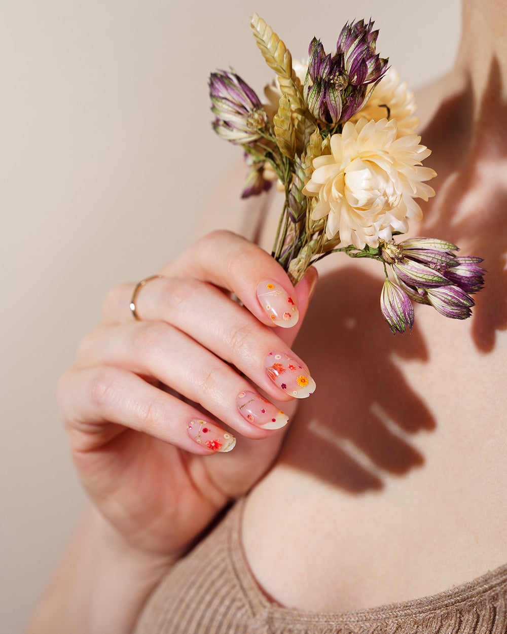 maniko-wildflowers-uv-uv-gel-strips-manik-re-semi-transparent image 2