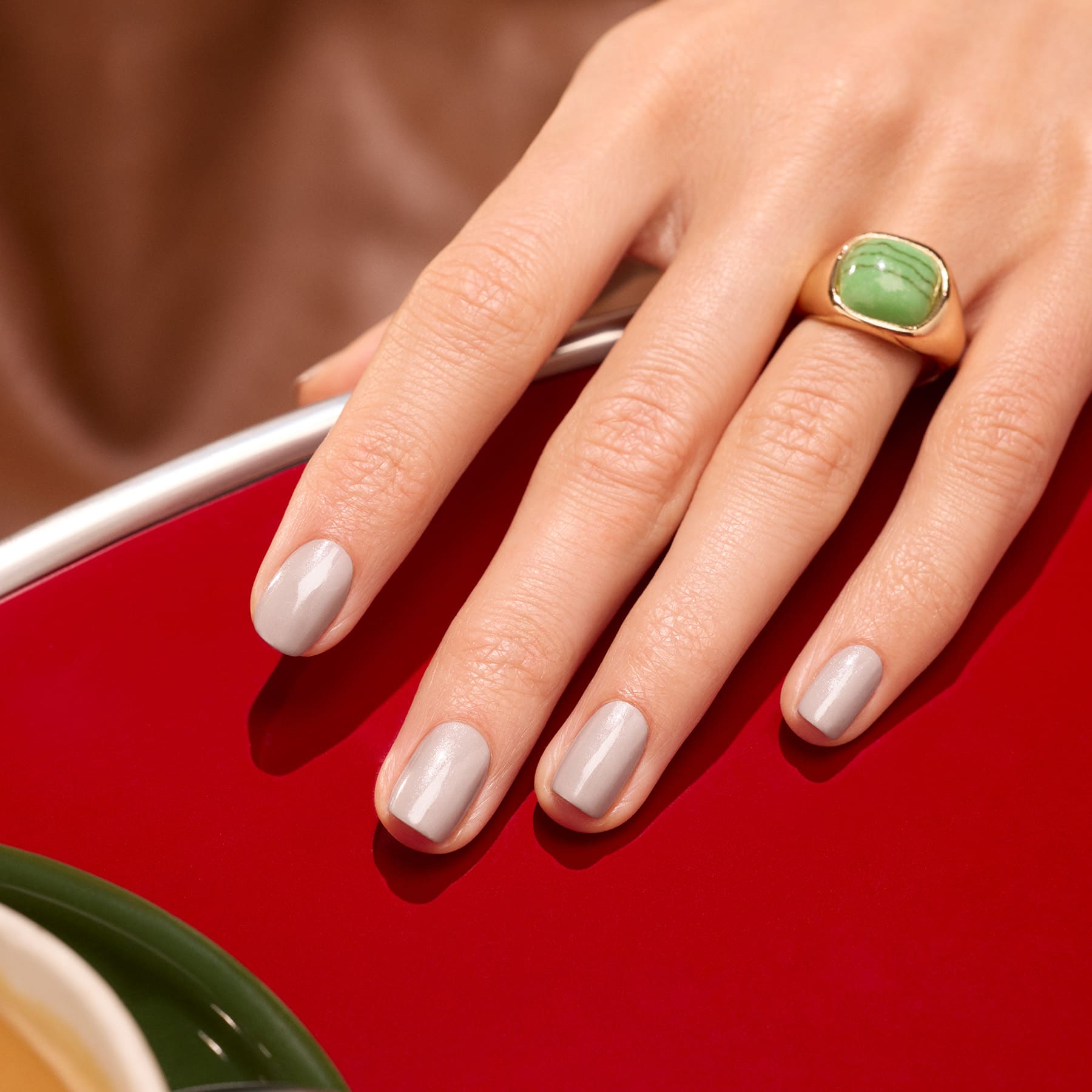 manucurist-green-tweed-nagellack-grau-perlglanz image 2