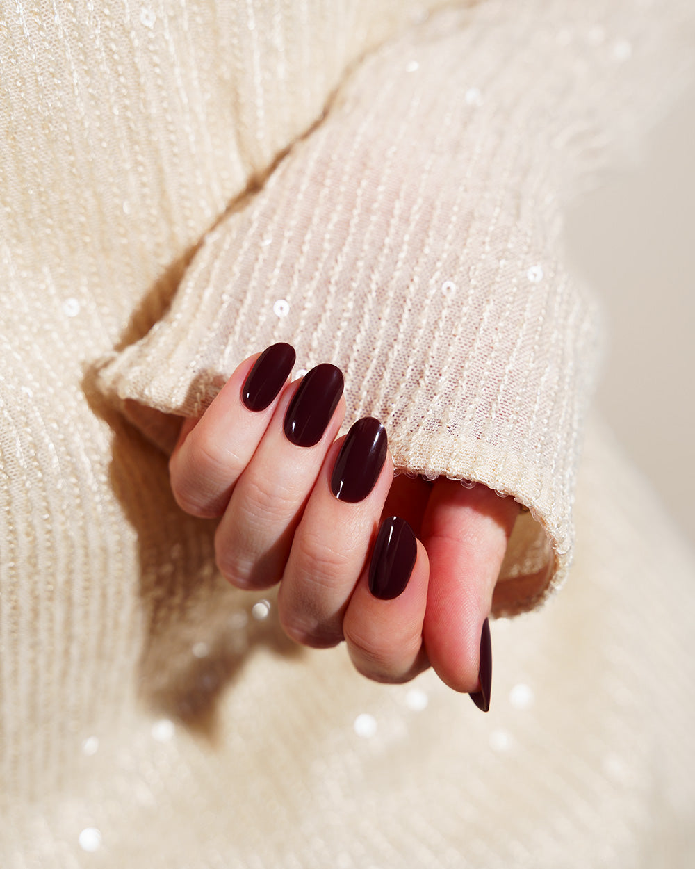 maniko-mahogany-uv-gel-strips-dunkles-rot-braun image 4