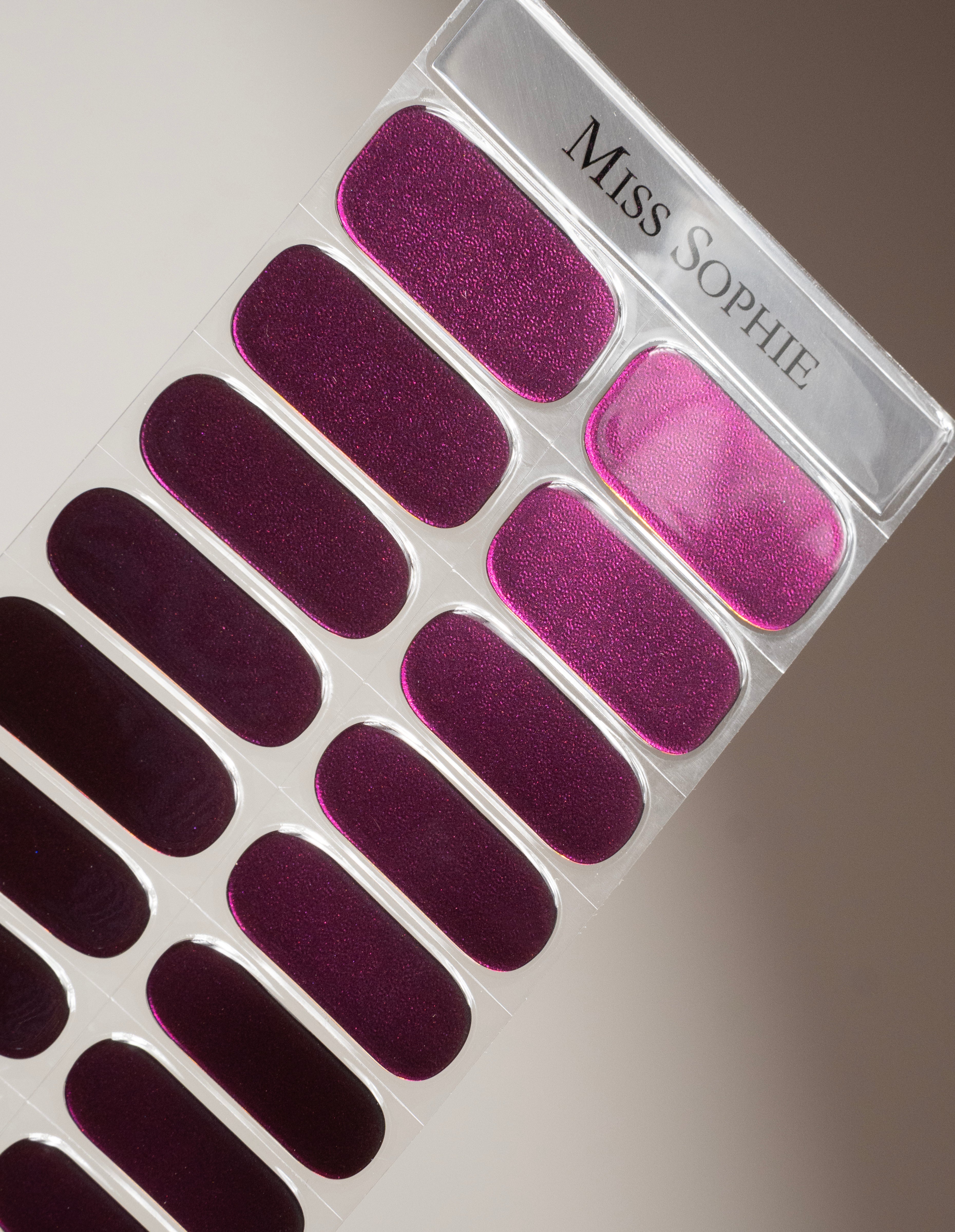 miss-sophie-berry-chrome-uv-gel-wraps-beerenlila-chrom image 4