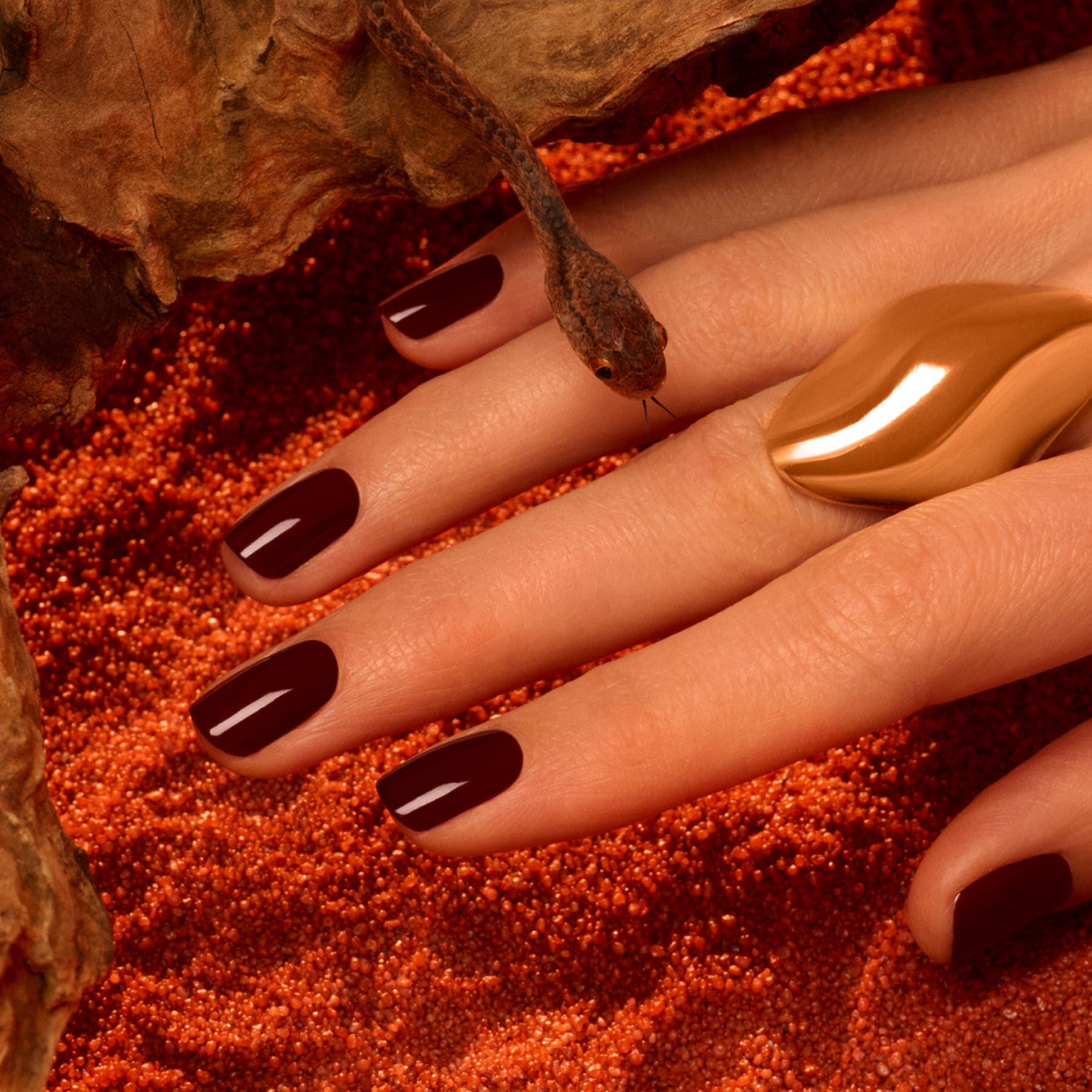 manucurist-green-grenat-nagellack-braunrot image 3