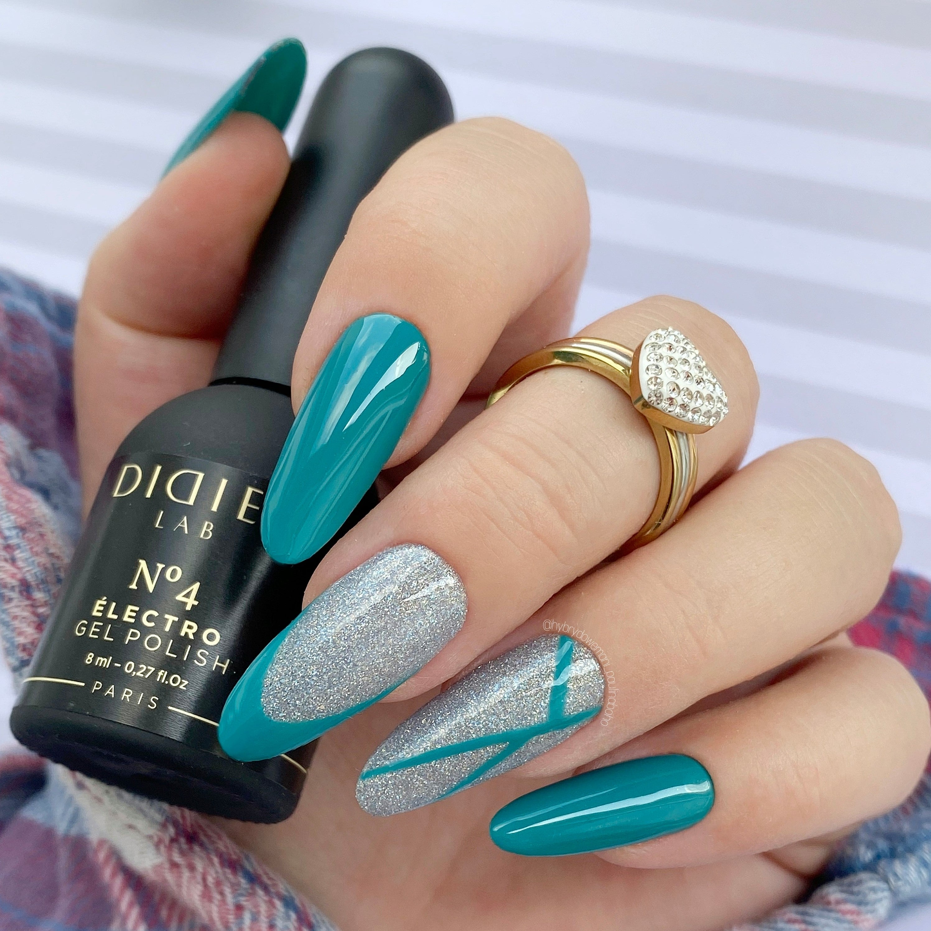 didier-lab-electro-uv-nagellack-no4-blau-holografisch-8ml image 5