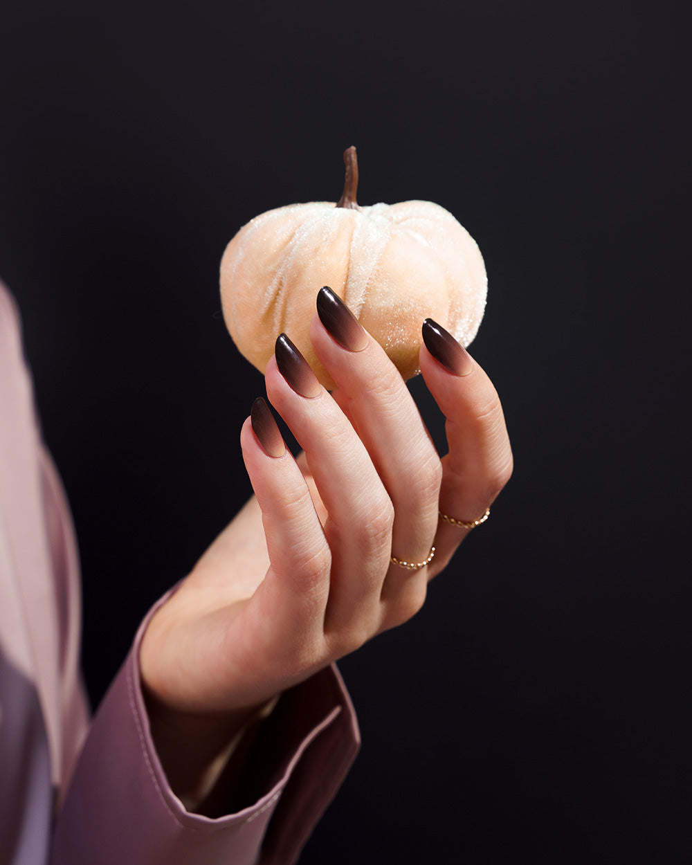 maniko-espresso-uv-gel-strips-creme-zu-dunkelbraun-verlauf image 3