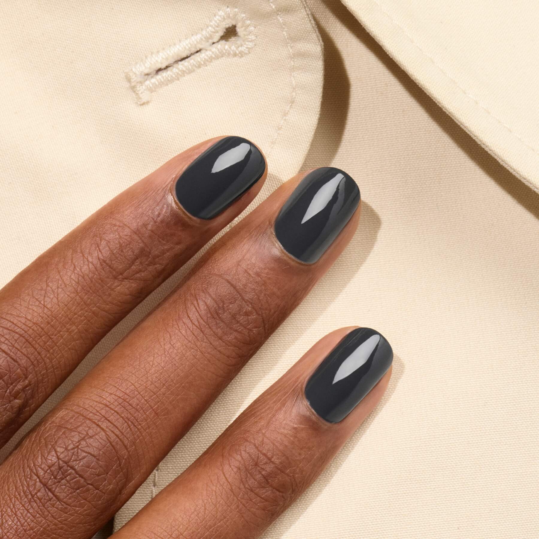 manucurist-green-flash-gel-nagellack-anthracite image 4