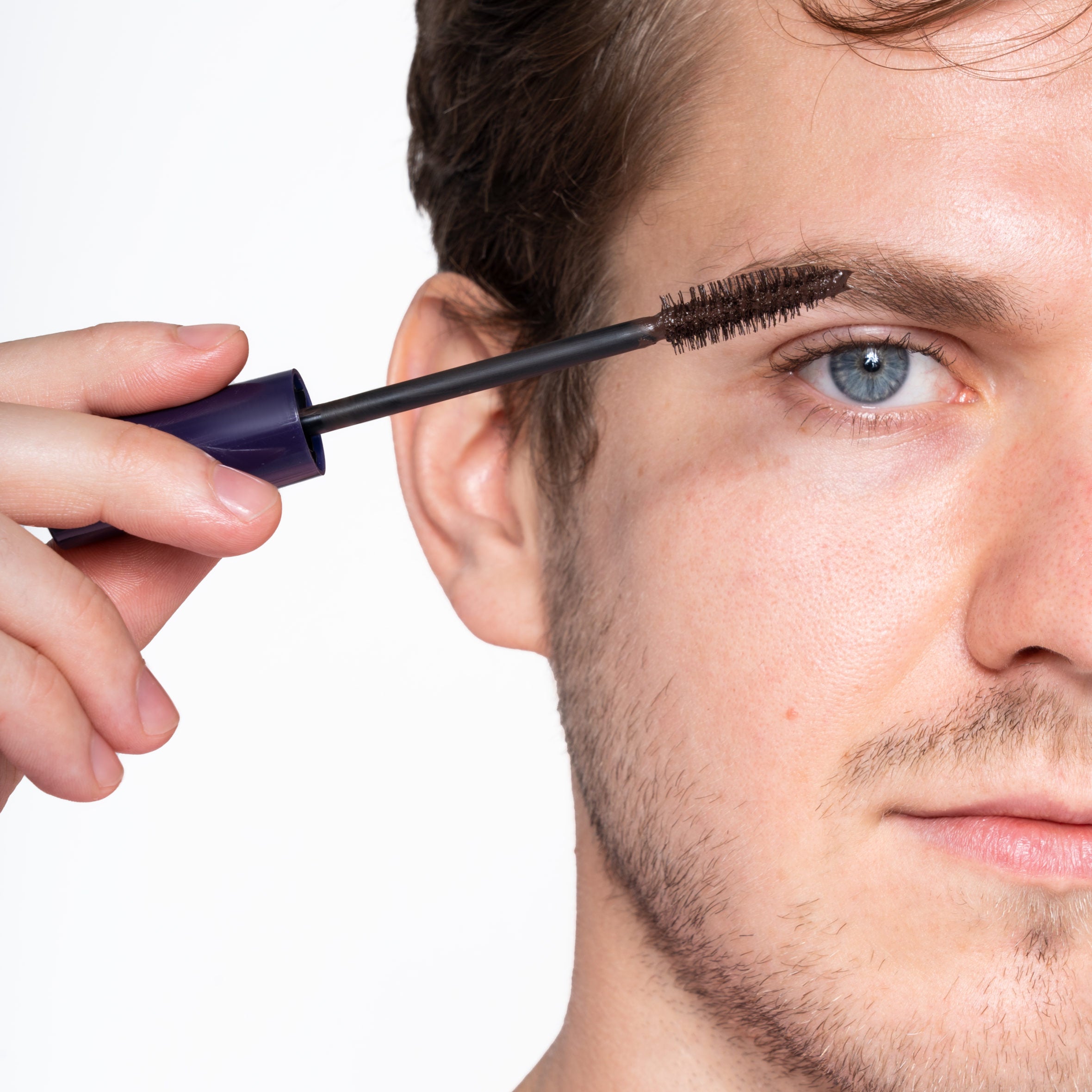 her-me-brillante-mascara-schokoladenbraun-volumen image 3