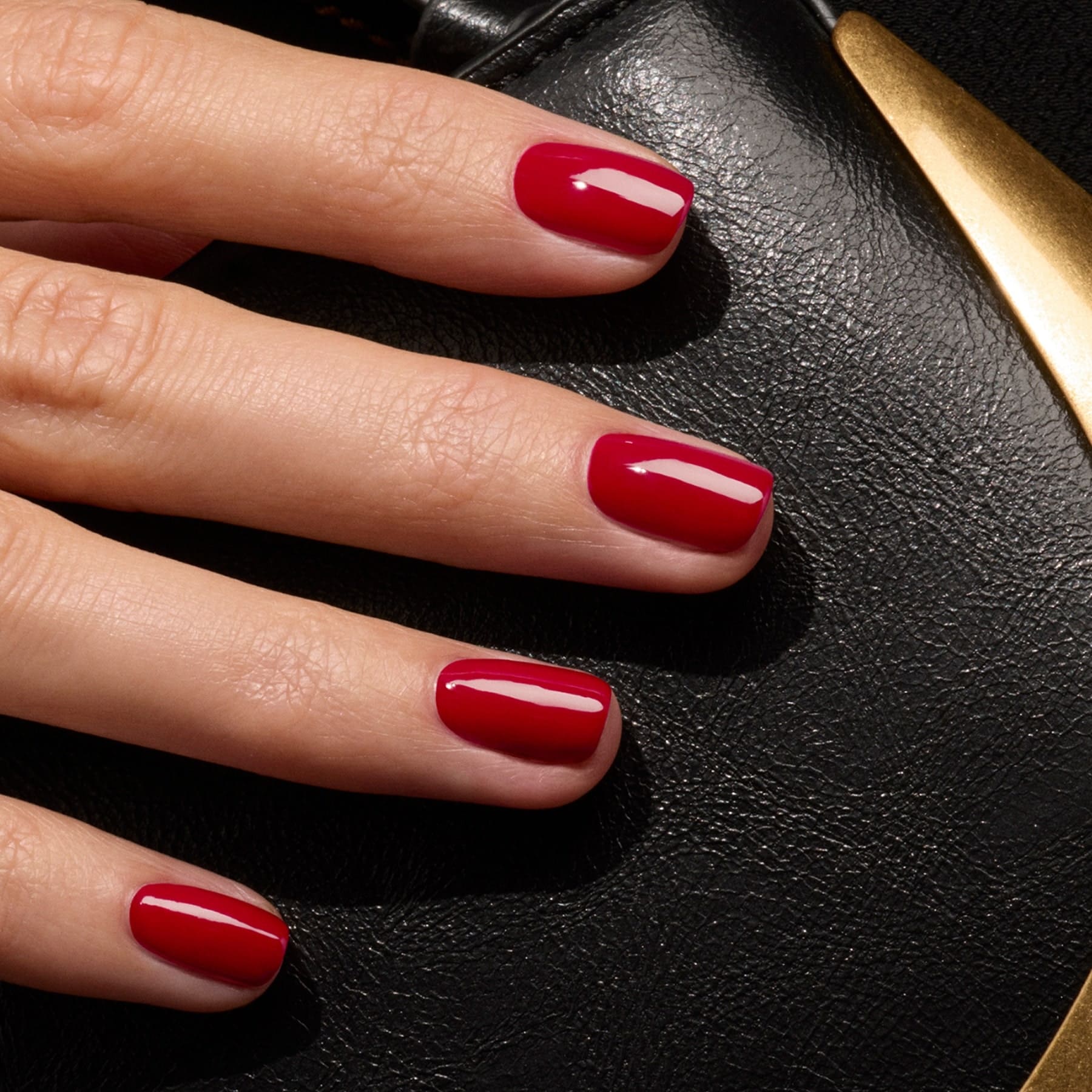 manucurist-green-flash-dark-dahlia-semi-permanenter-nagellack image 3