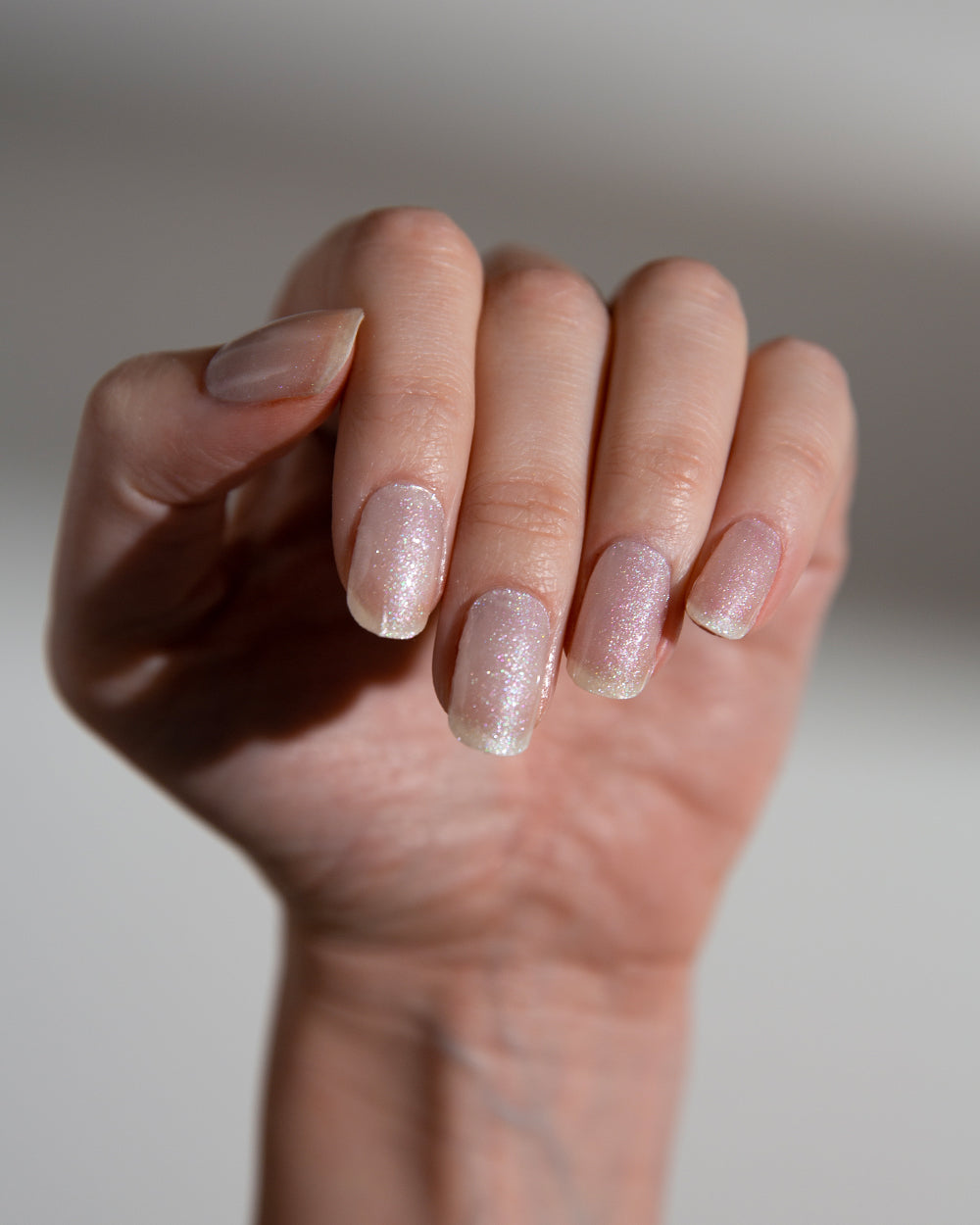 maniko-shimmy-pearl-uv-gel-strips-perlmutt-semi-transparent image 4