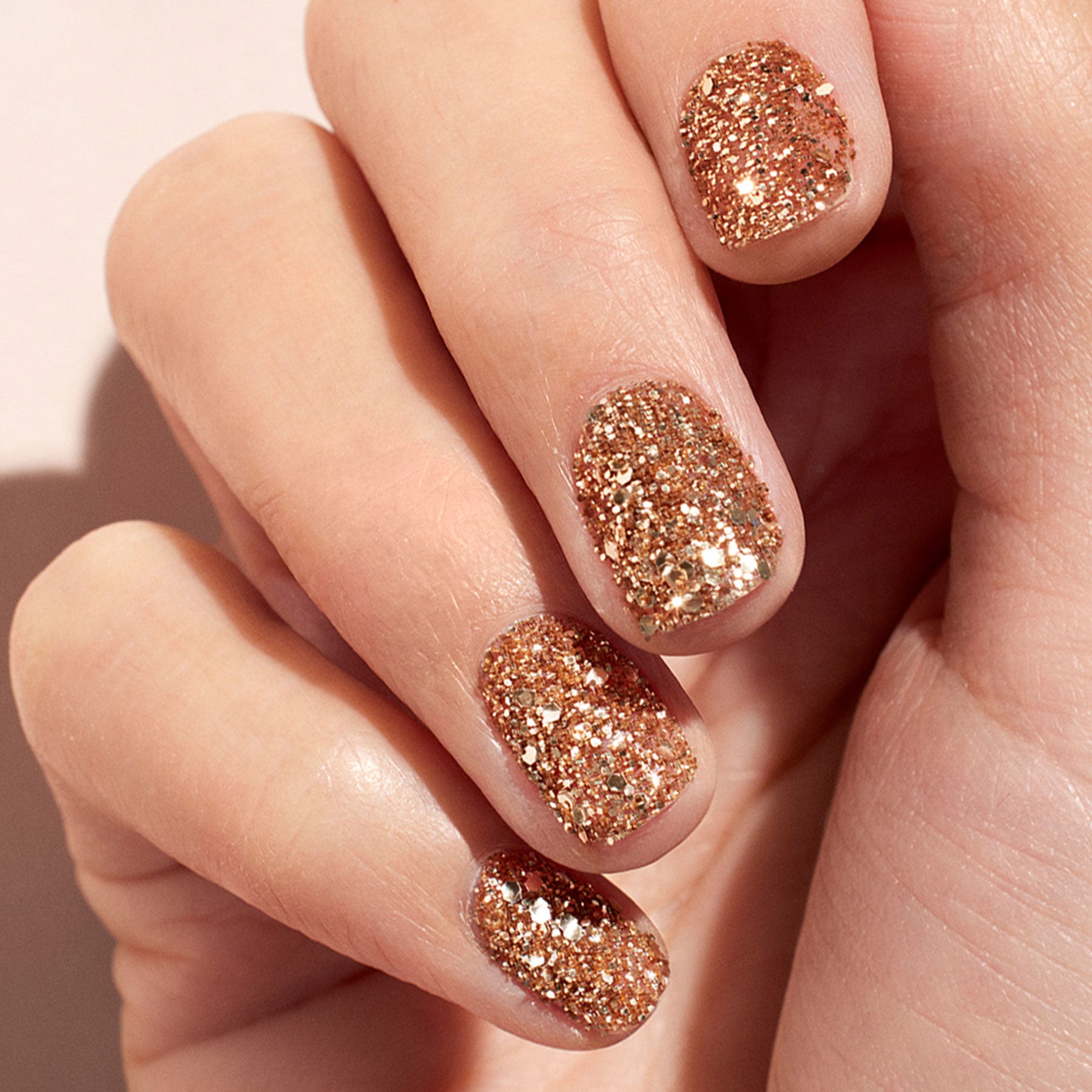 manucurist-biologisch-abbaubare-pailletten-rose-gold-nagelglitzer image 4