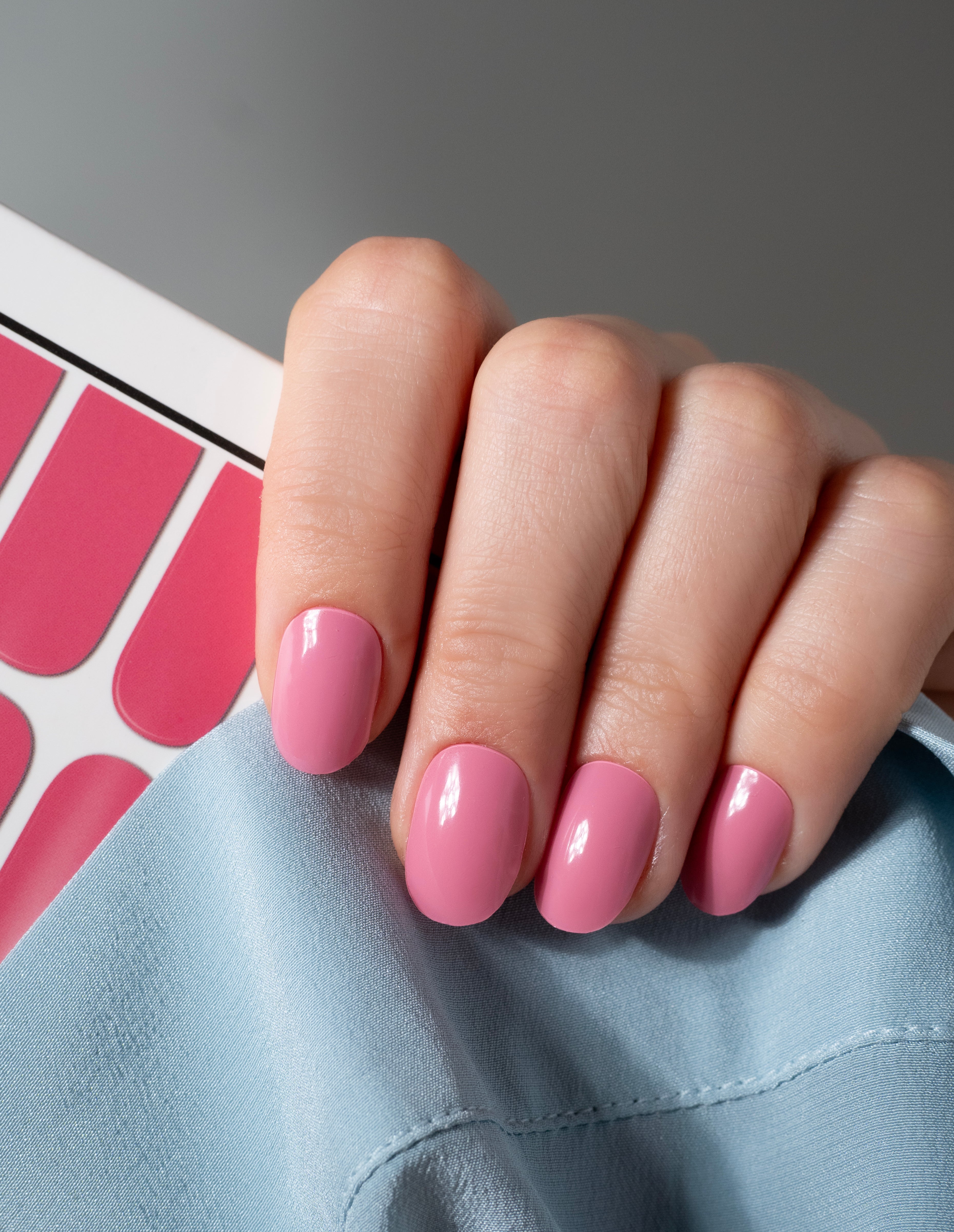 miss-sophie-first-kiss-uv-gel-nagelfolien-zartrosa image 4