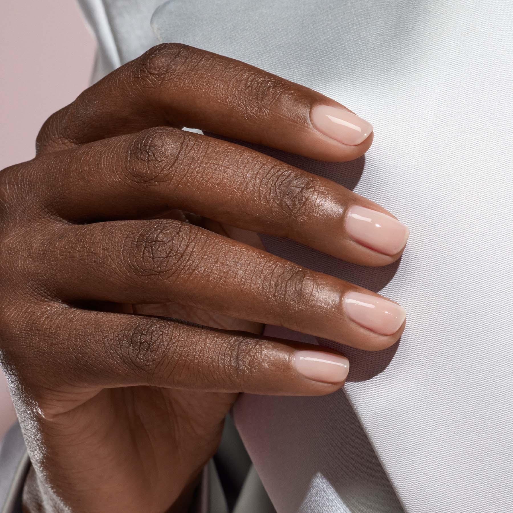 manucurist-pale-rose-green-nagellack image 2