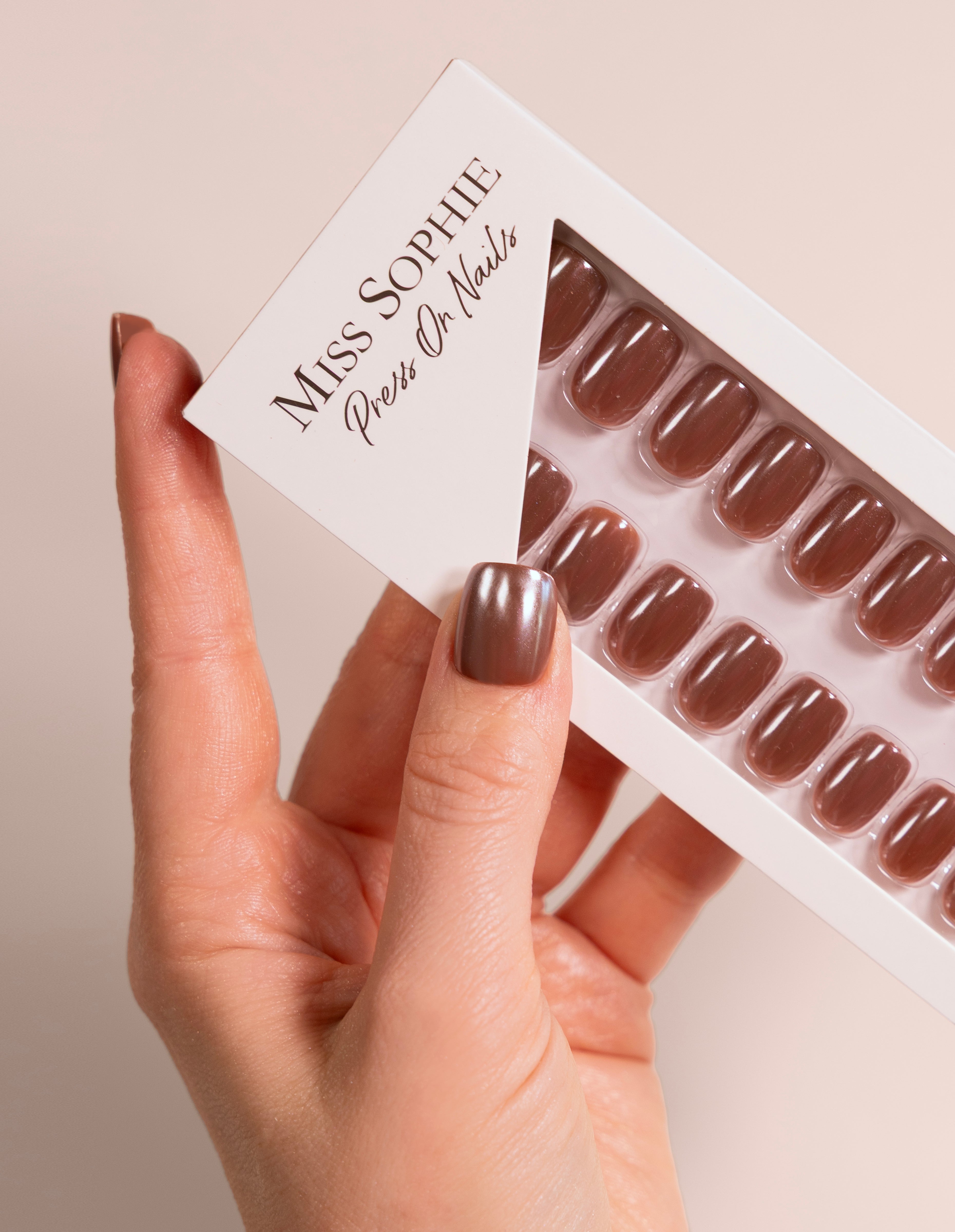 miss-sophie-glazed-cocoa-press-on-nails-short-square-kakaoton-glazed image 3