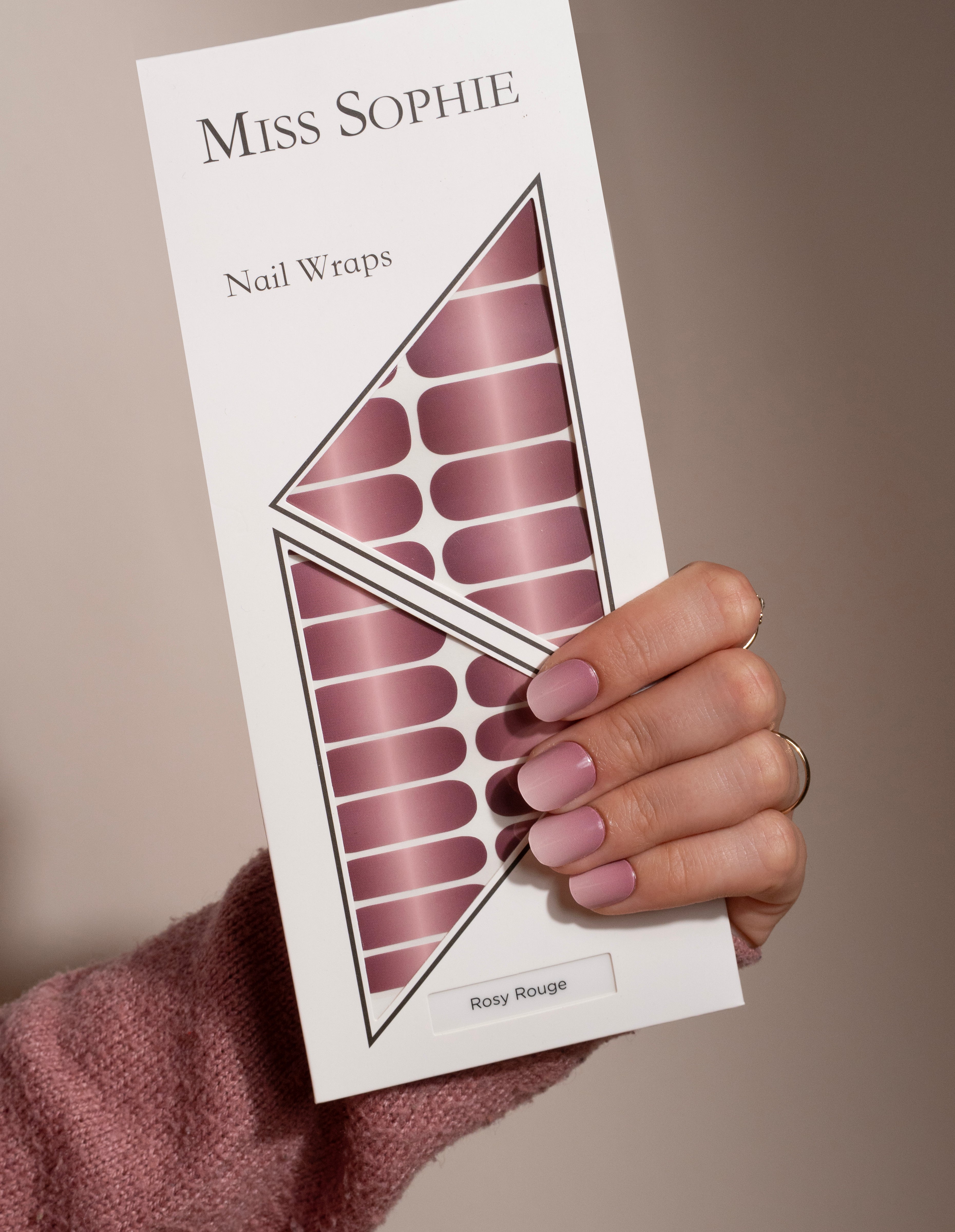 miss-sophie-rosy-rouge-nagelfolien-herbst-glamour image 4