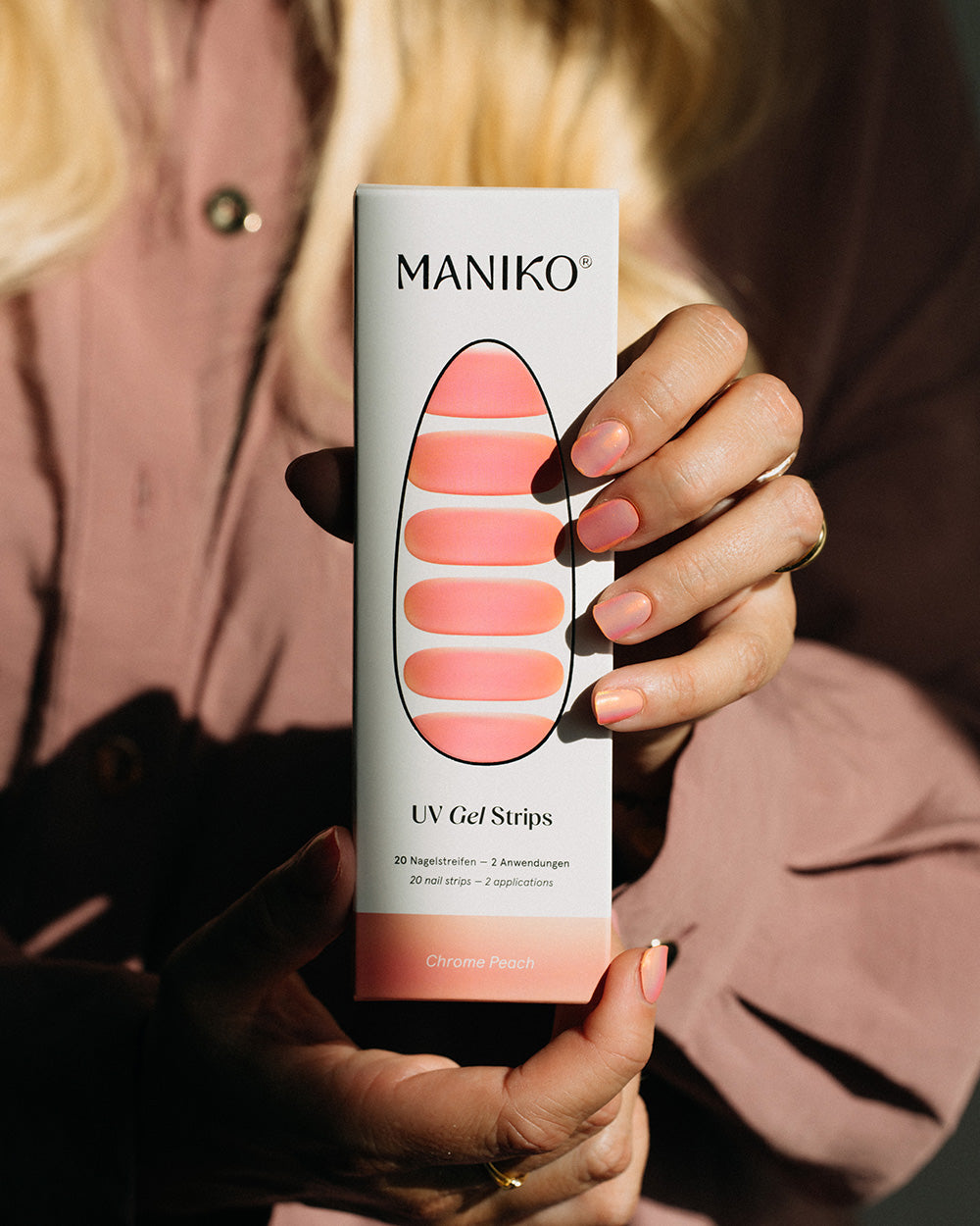 maniko-chrome-peach-uv-gel-strips image 6