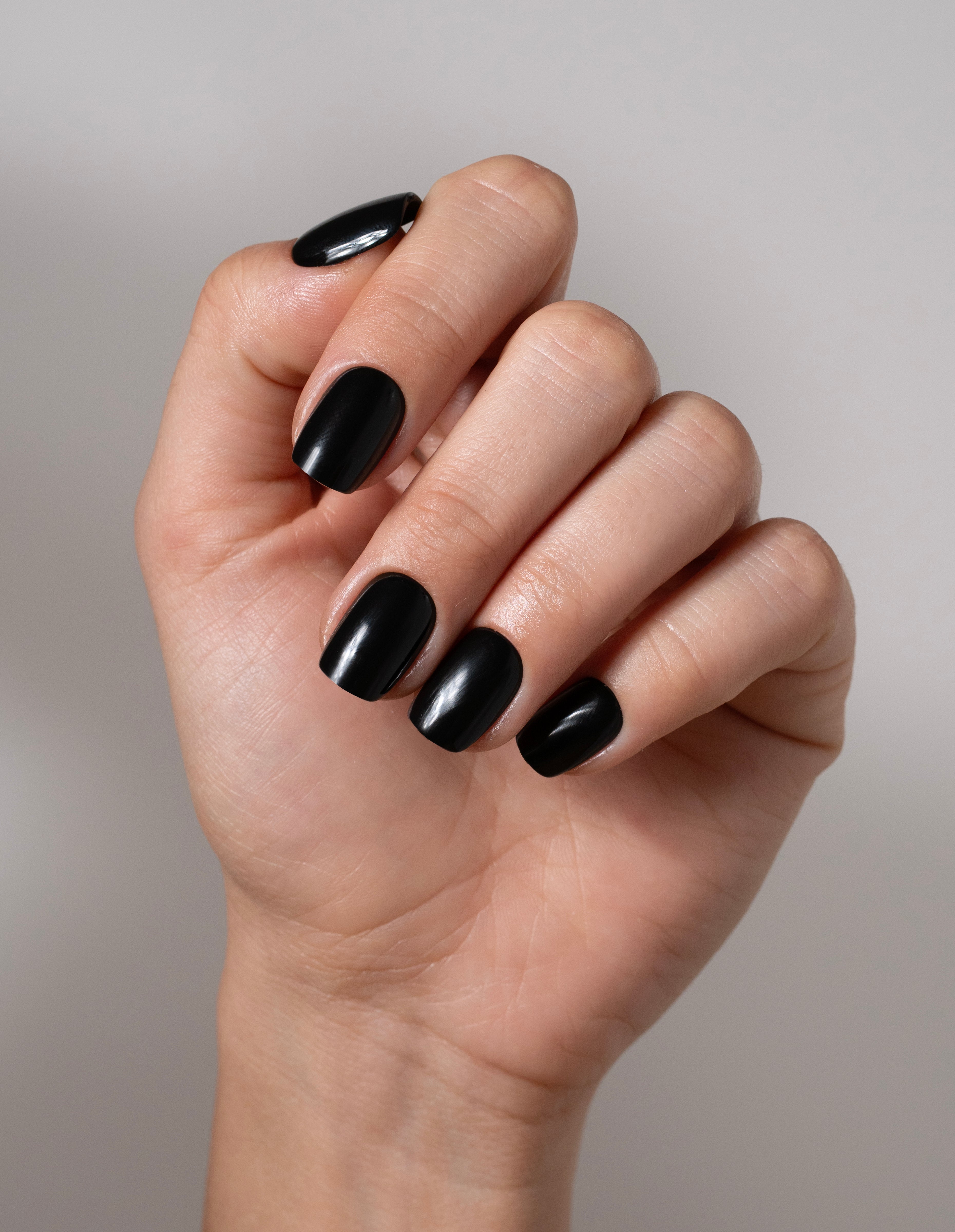 miss-sophie-black-velvet-press-on-nails-short-square image 2