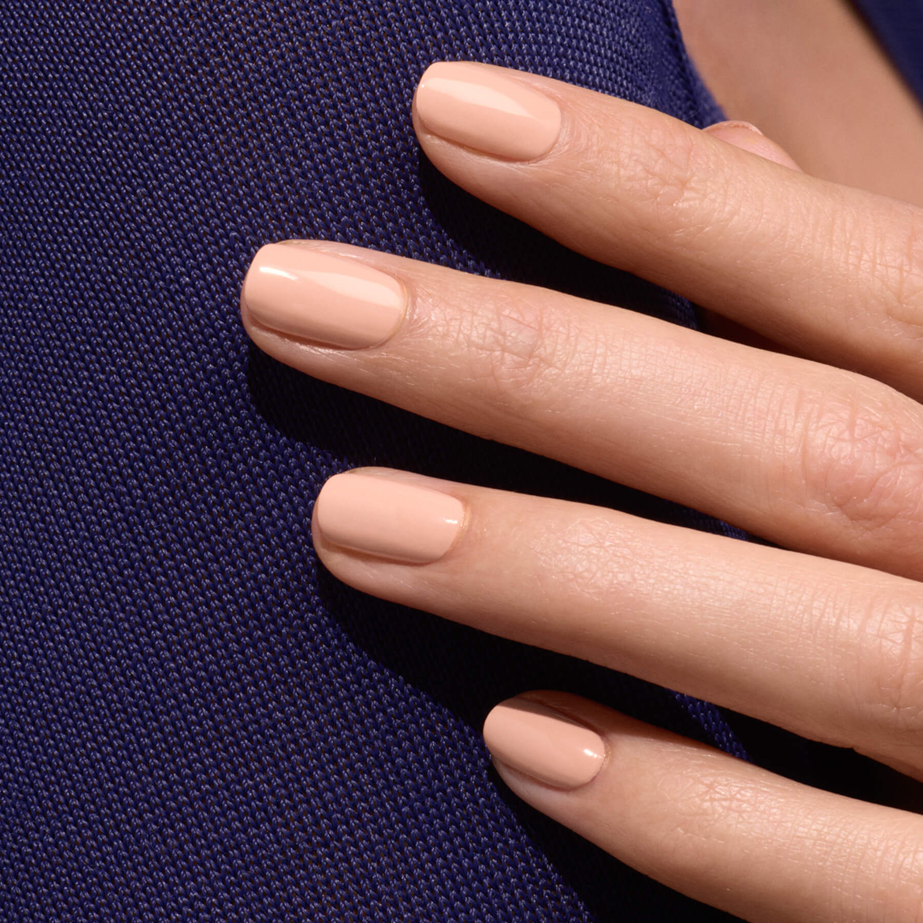 manucurist-green-flash-pink-sand-semi-permanenter-gel-nagellack-beige image 3