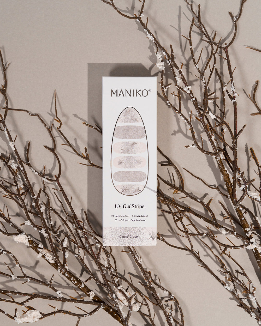 maniko-glacial-grace-uv-uv-gel-strips-mit-schneeflocken-glitzer image 5