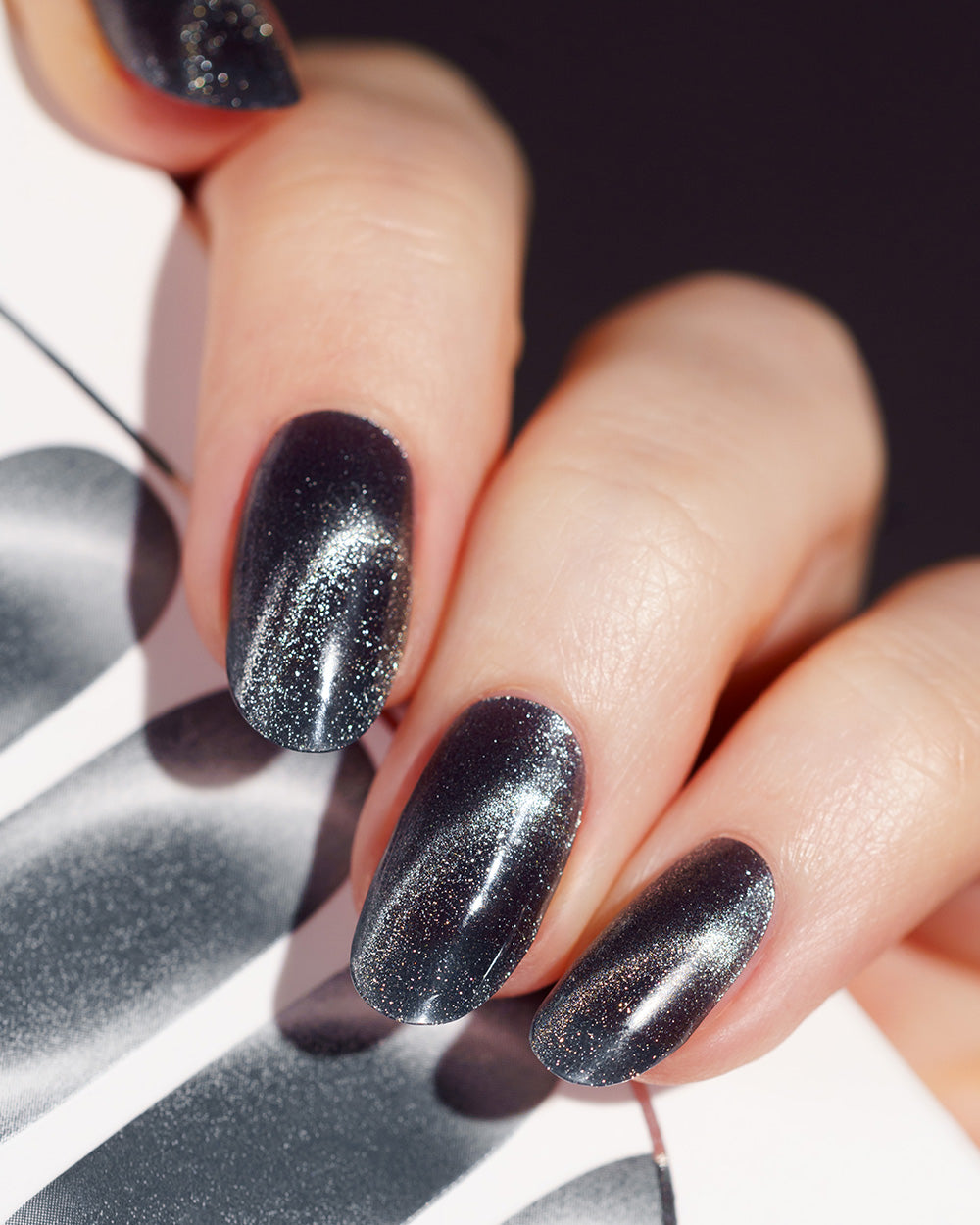 maniko-cat-eye-cosmic-uv-uv-gel-strips-nachtblau-cat-eye image 2