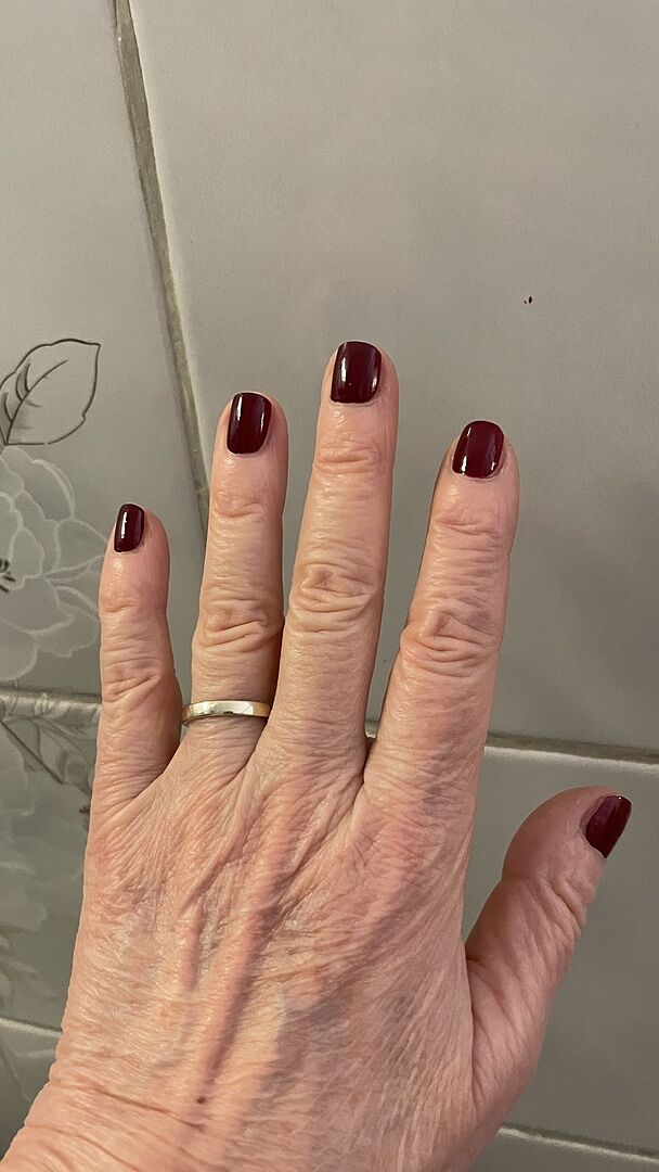Schöne Farbe, aber etwas dünn