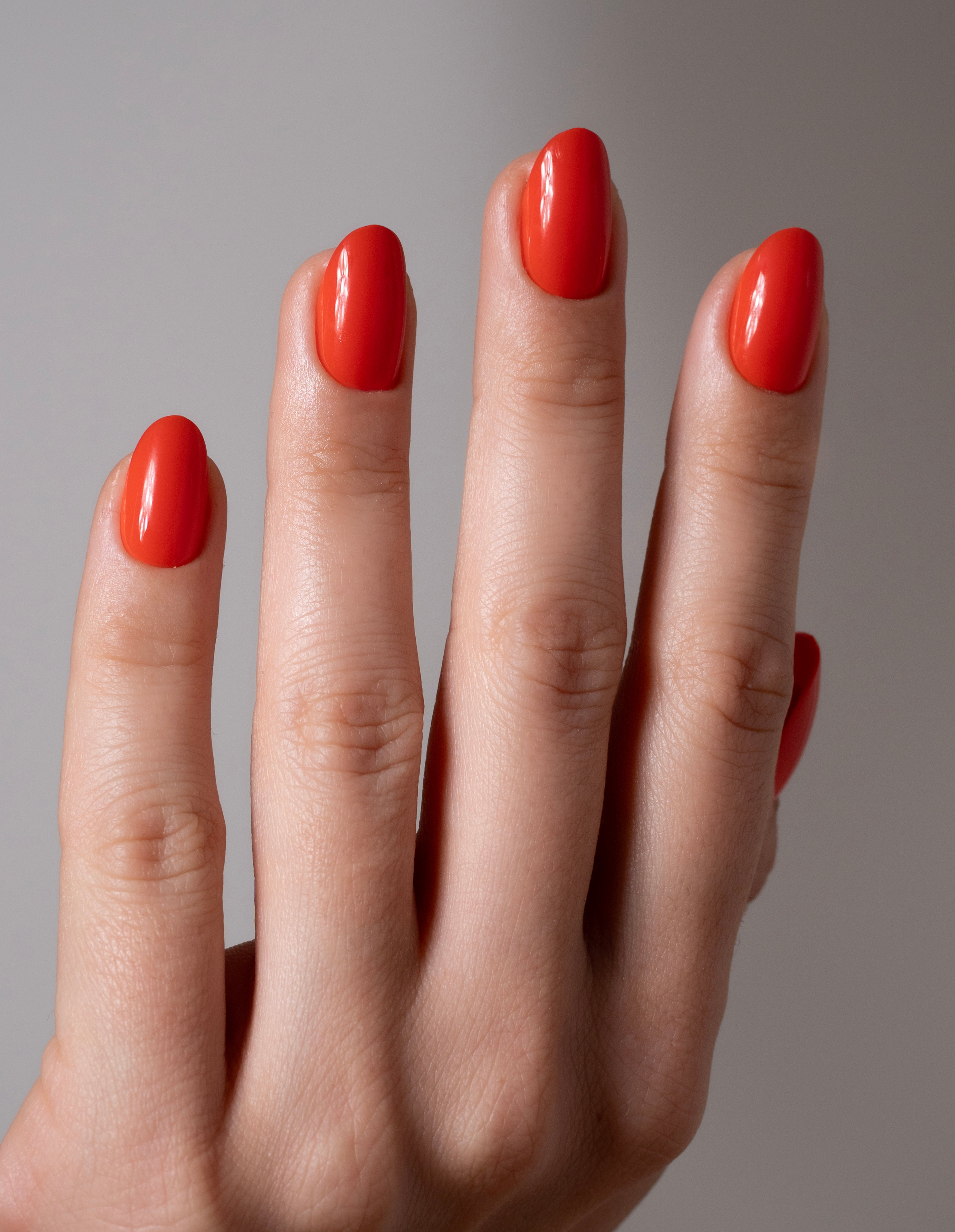 miss-sophie-lipstick-red-press-on-nails-short-round image 3