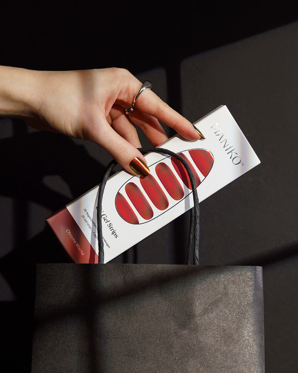 maniko-chrome-mocha-uv-gel-strips image 4