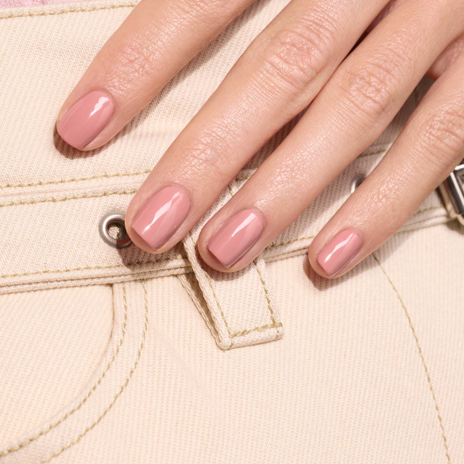 manucurist-old-rose-green-flash-semi-permanenter-gel-nagellack-puderrosa image 3