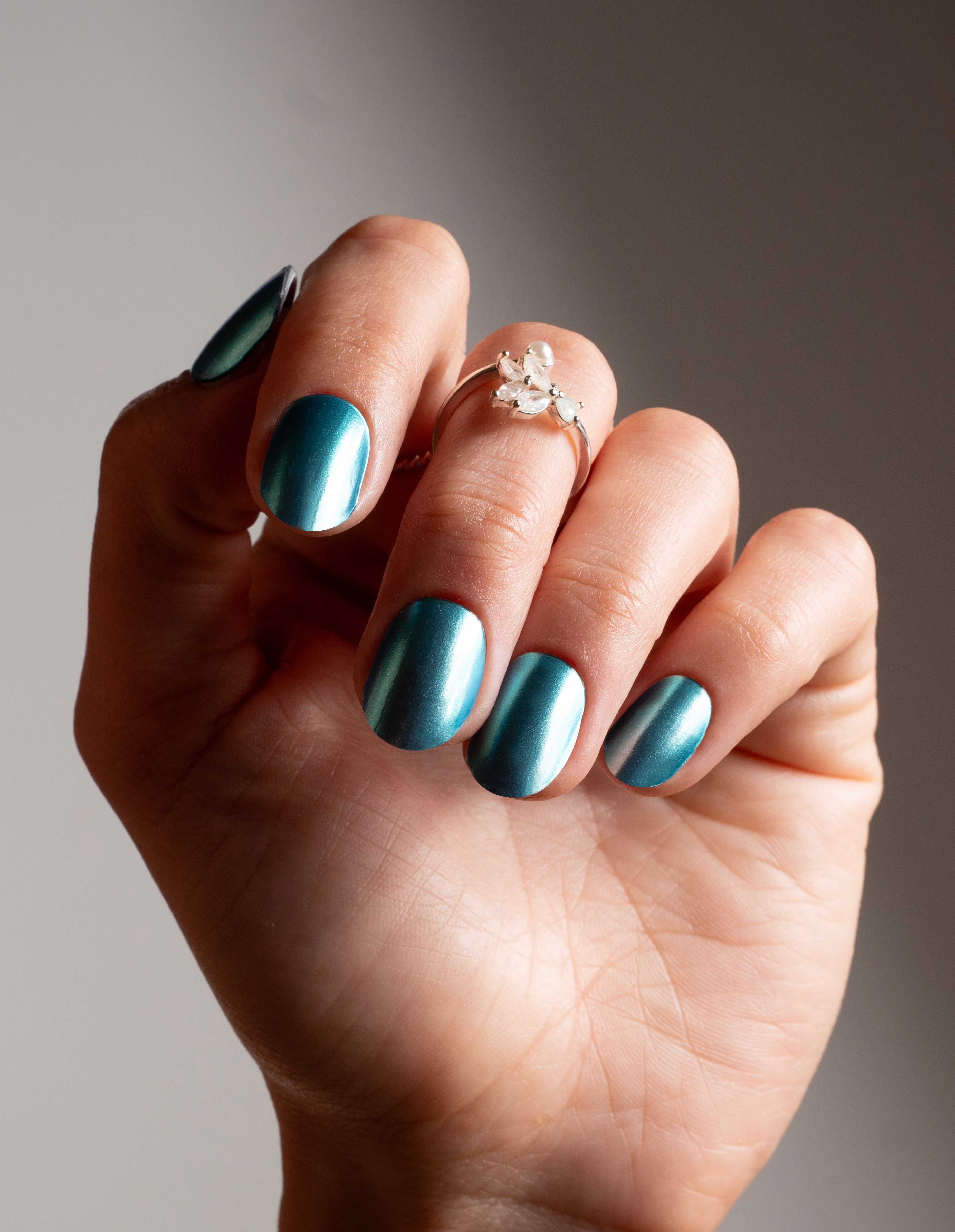 miss-sophie-ocean-chrome-uv-gel-wraps-meeres-schimmer image 2