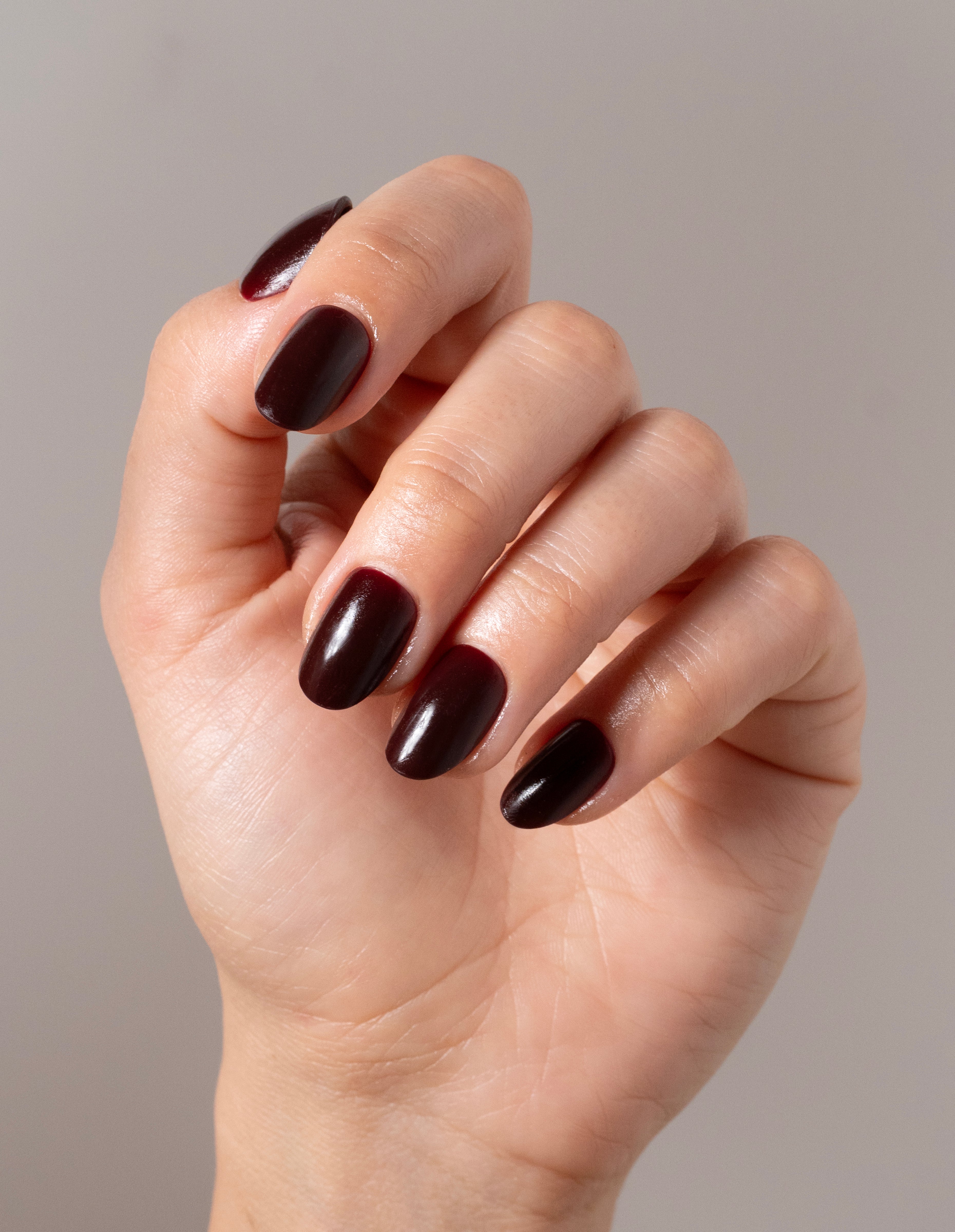 miss-sophie-burgundy-press-on-nails-short-round image 2