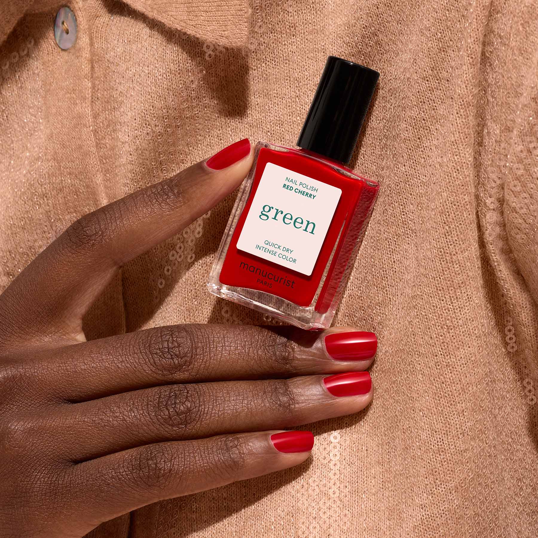 manucurist-red-cherry-green-nagellack-zeitloses-kirschrot image 4