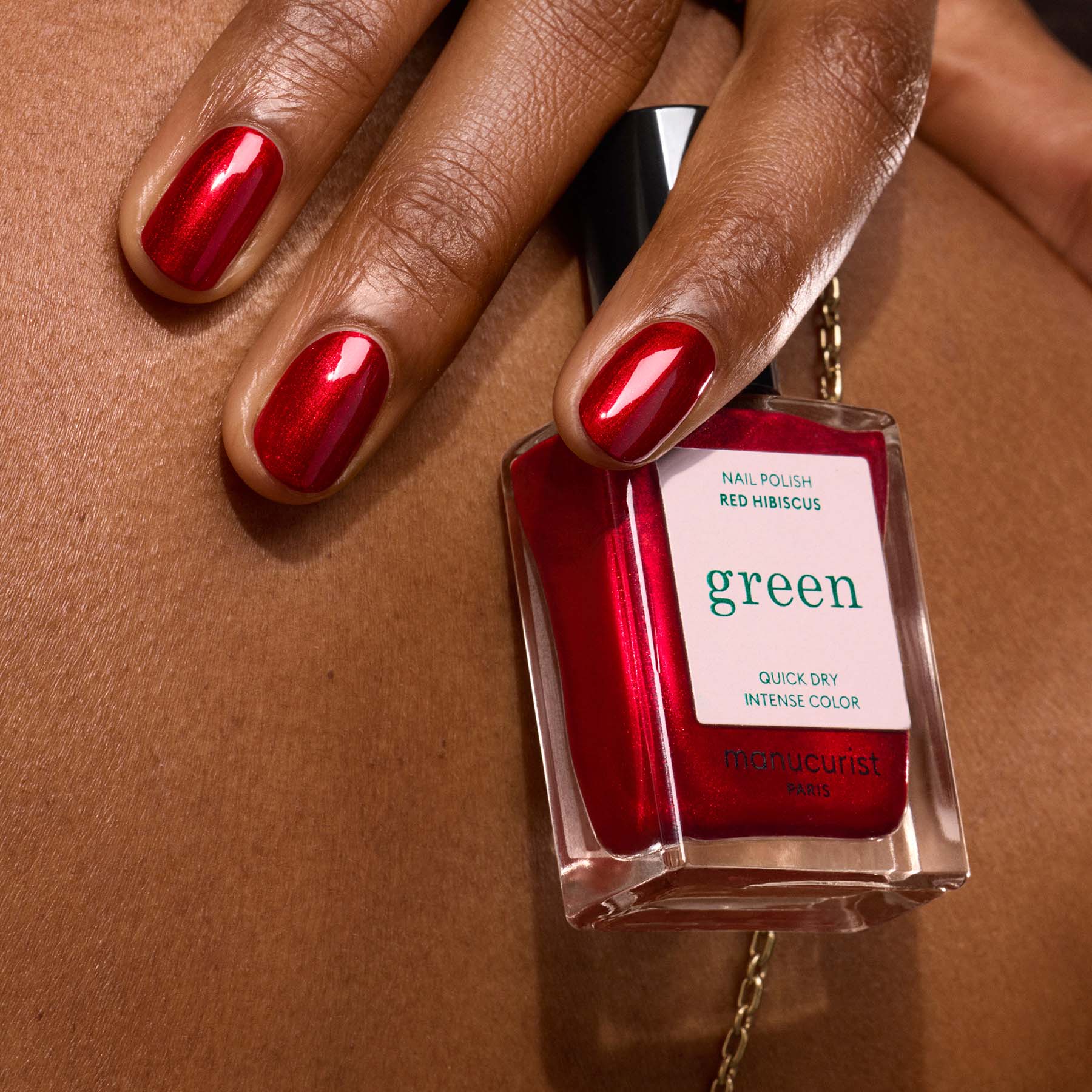 manucurist-green-red-hibiscus-nagellack-schimmerrot image 4